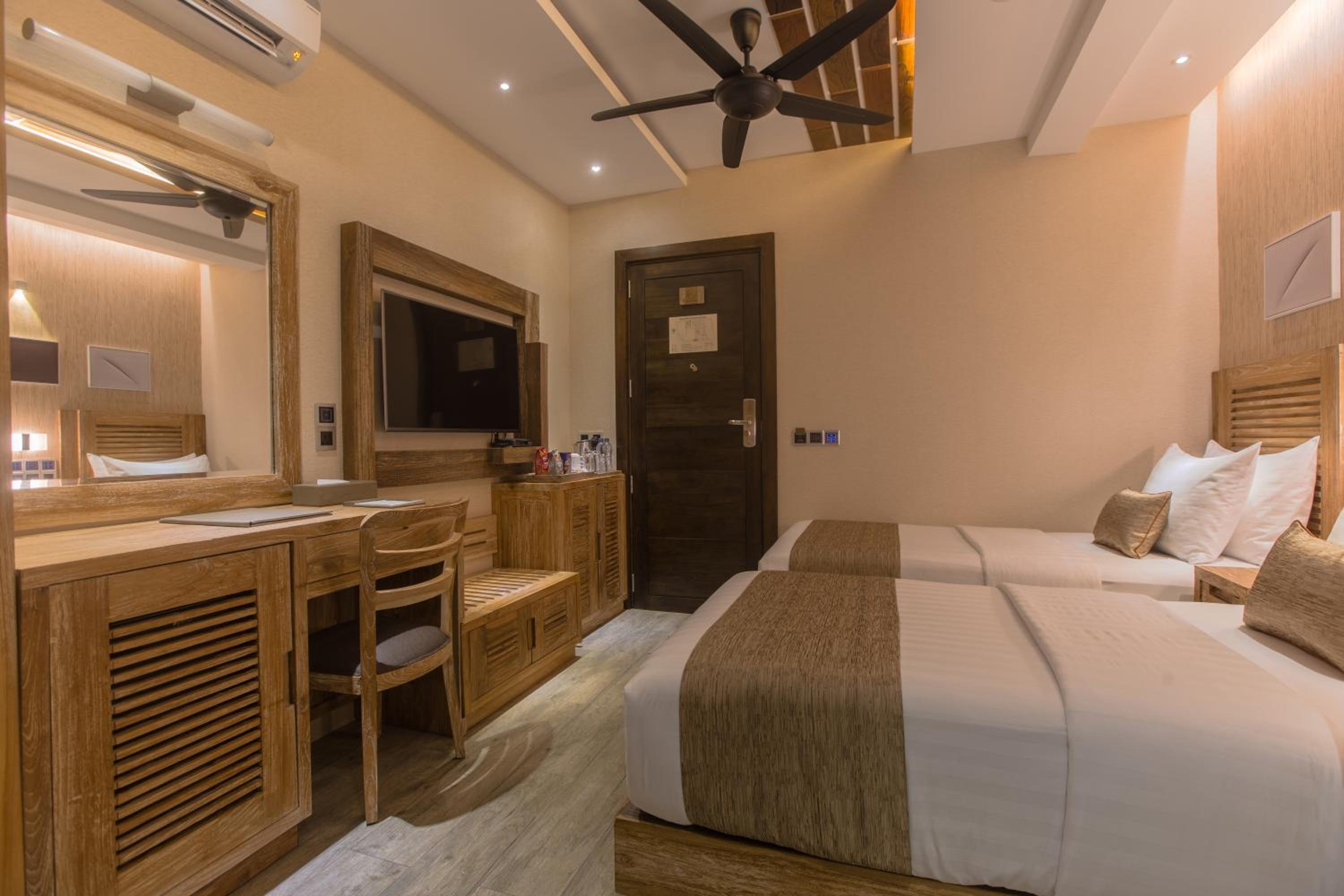 Deluxe Double or Twin with Ocean View and Balcony (Free Return Airport Transfer)