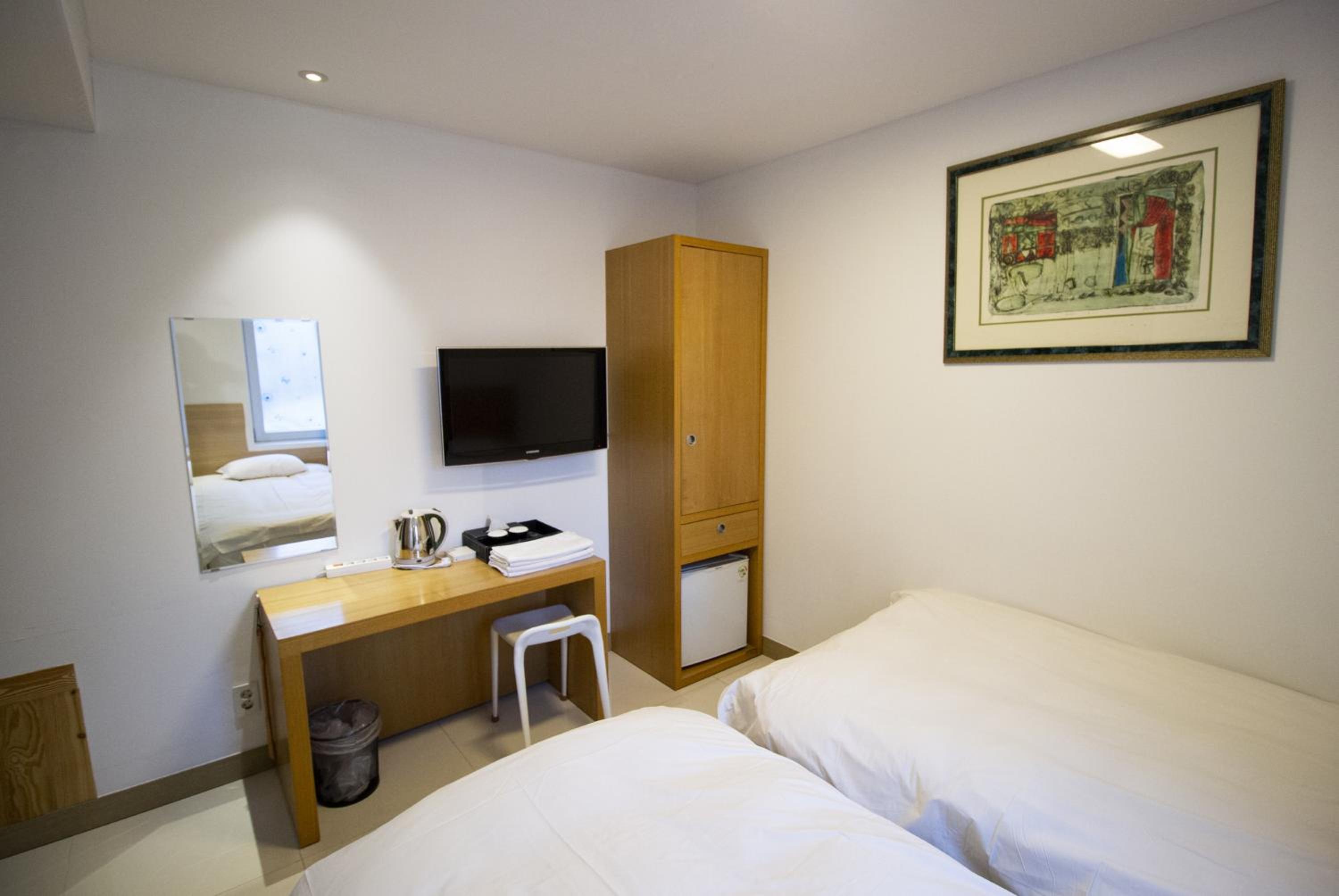 Twin Room with City View