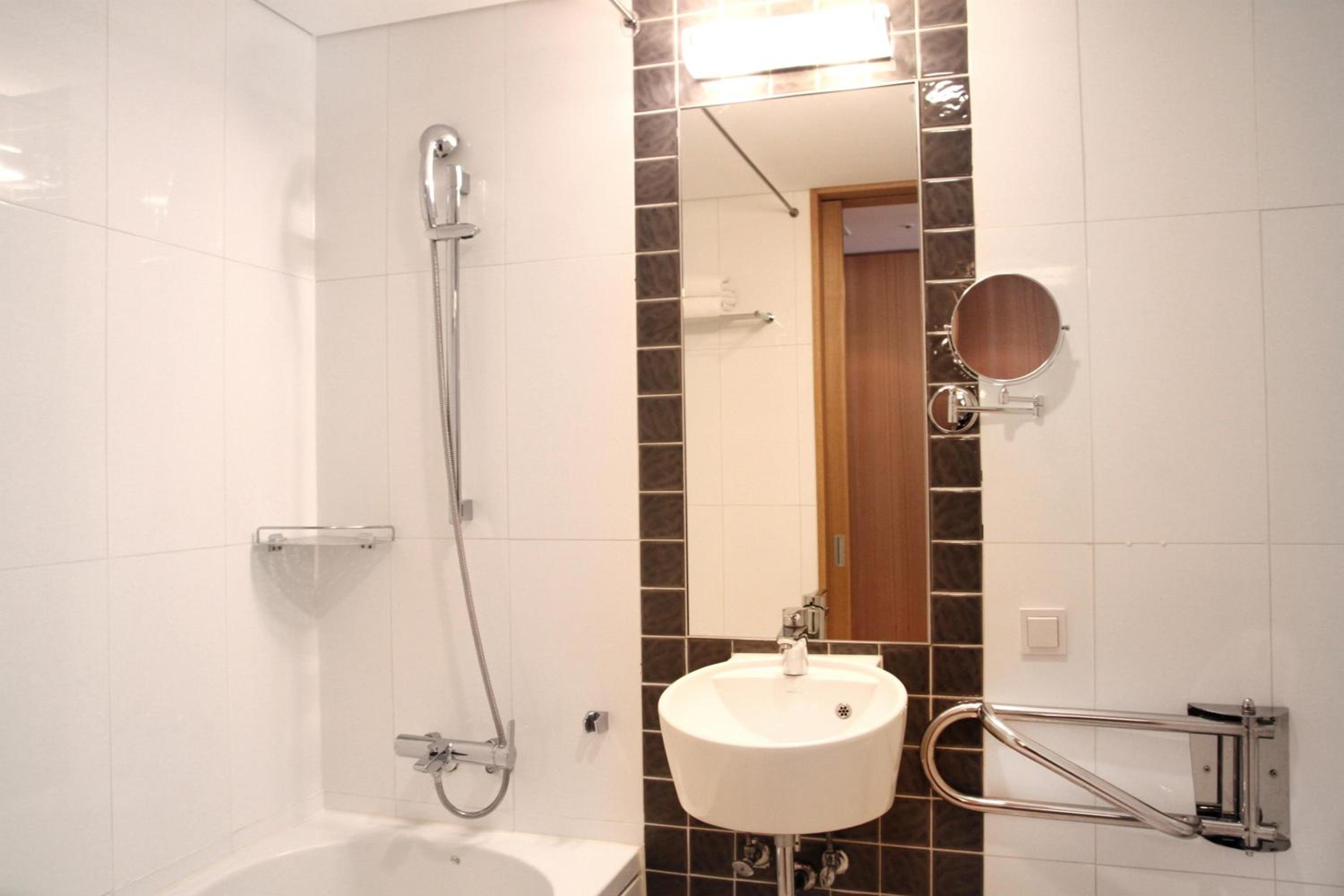 Premium, Guest room, 2 Twin/Single Bed(s), City view