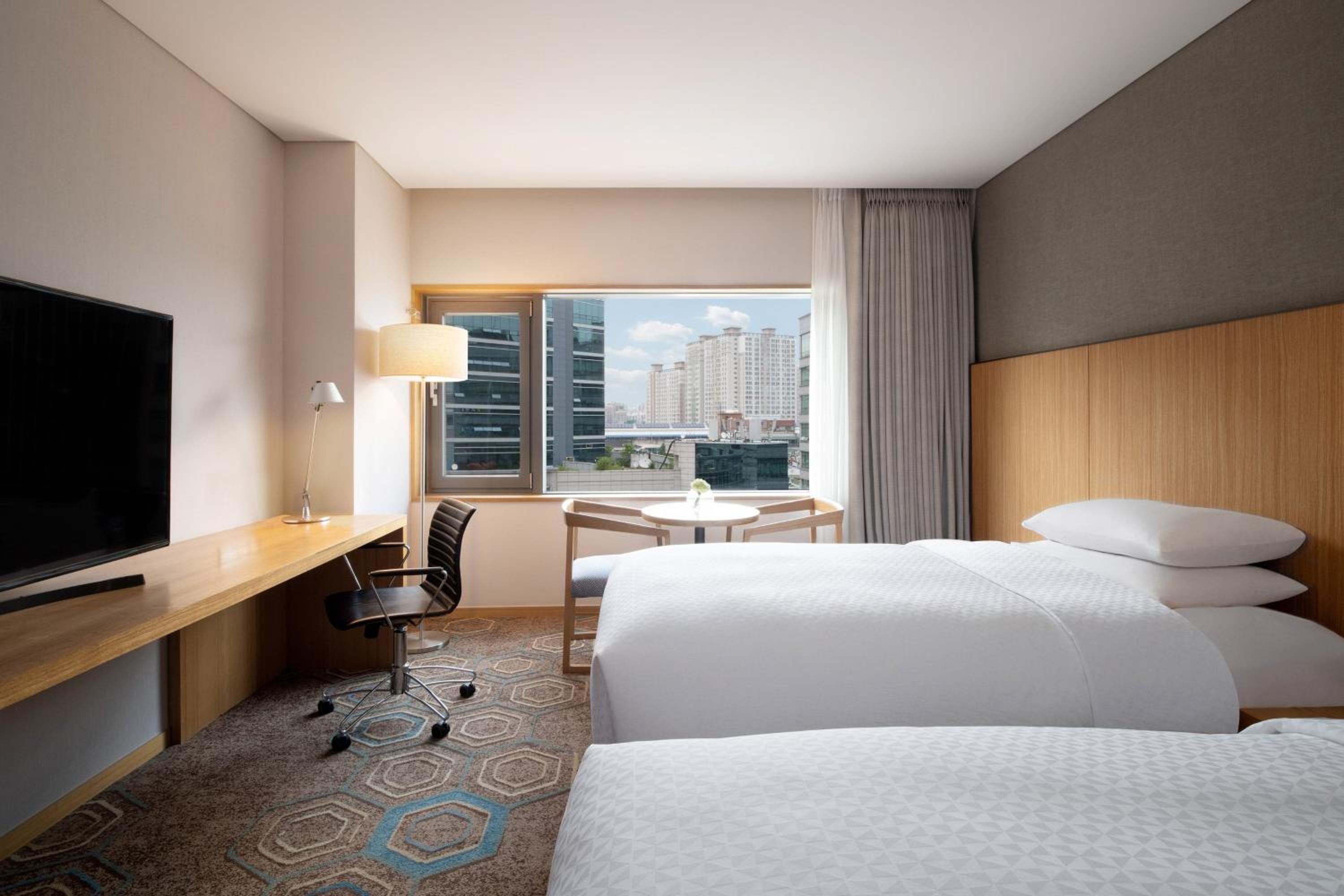 Premium, Guest room, 2 Twin/Single Bed(s), City view