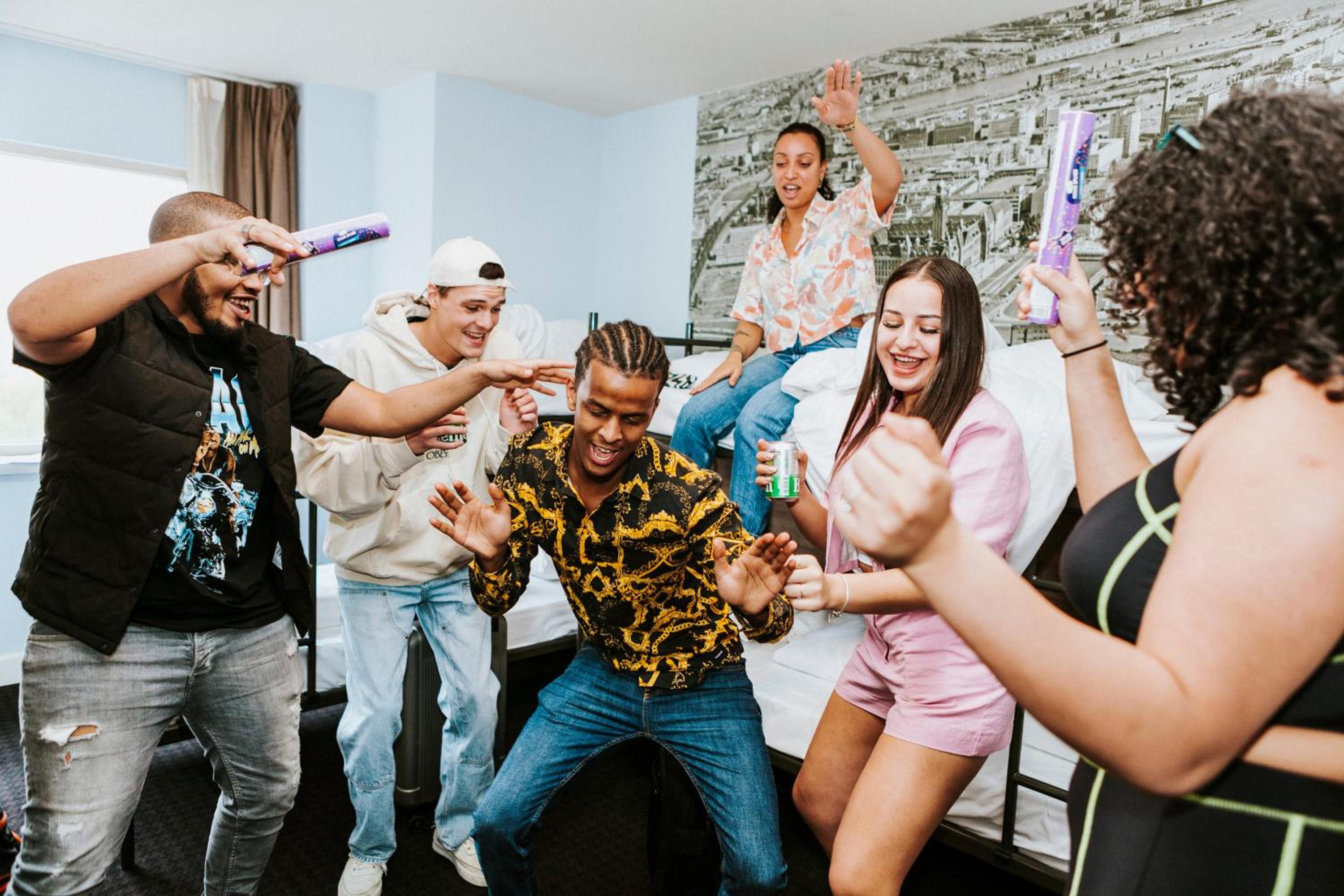 Budget 6-Person Room