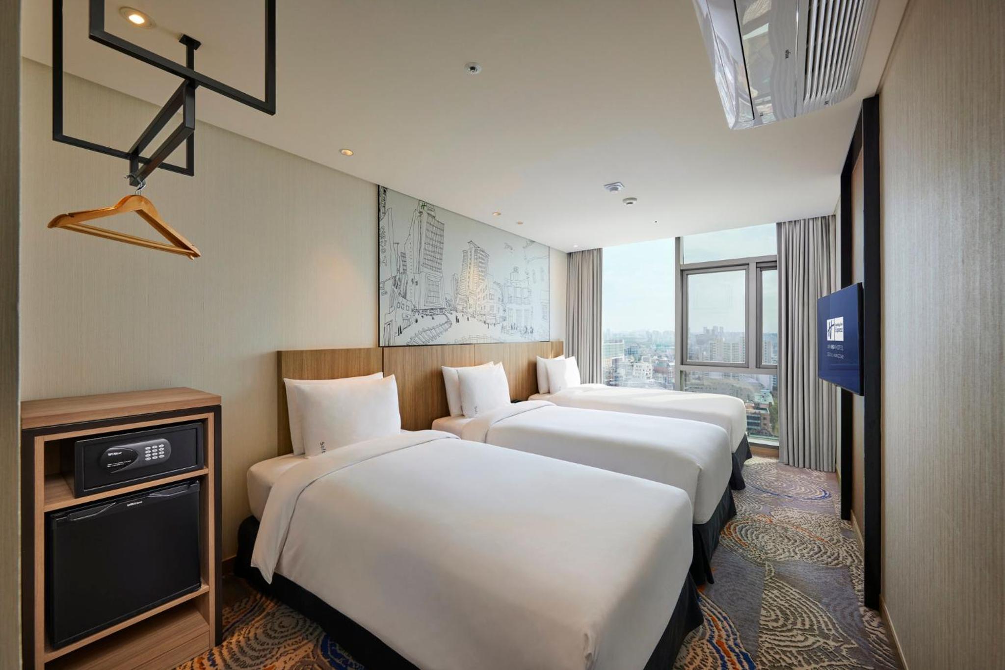 Standard Room with Three Single Beds - Free Breakfast