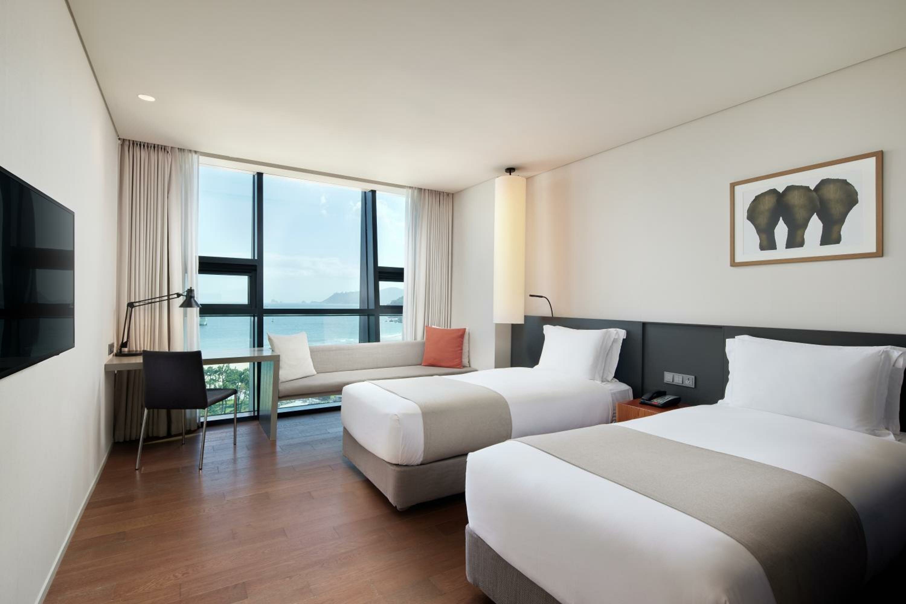 Standard Twin Room with Sea View