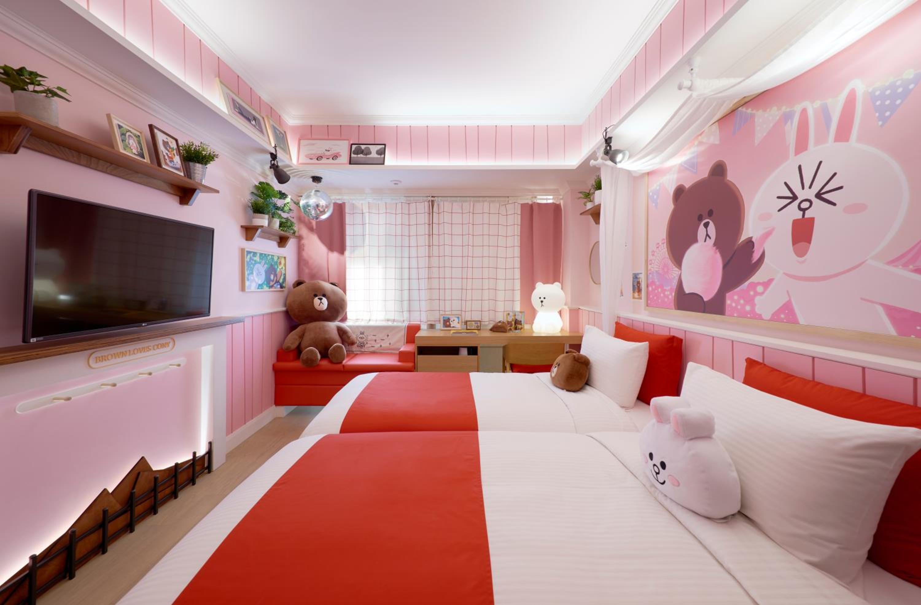 Line Friends Double Room (Brown/Cony not guaranteed)