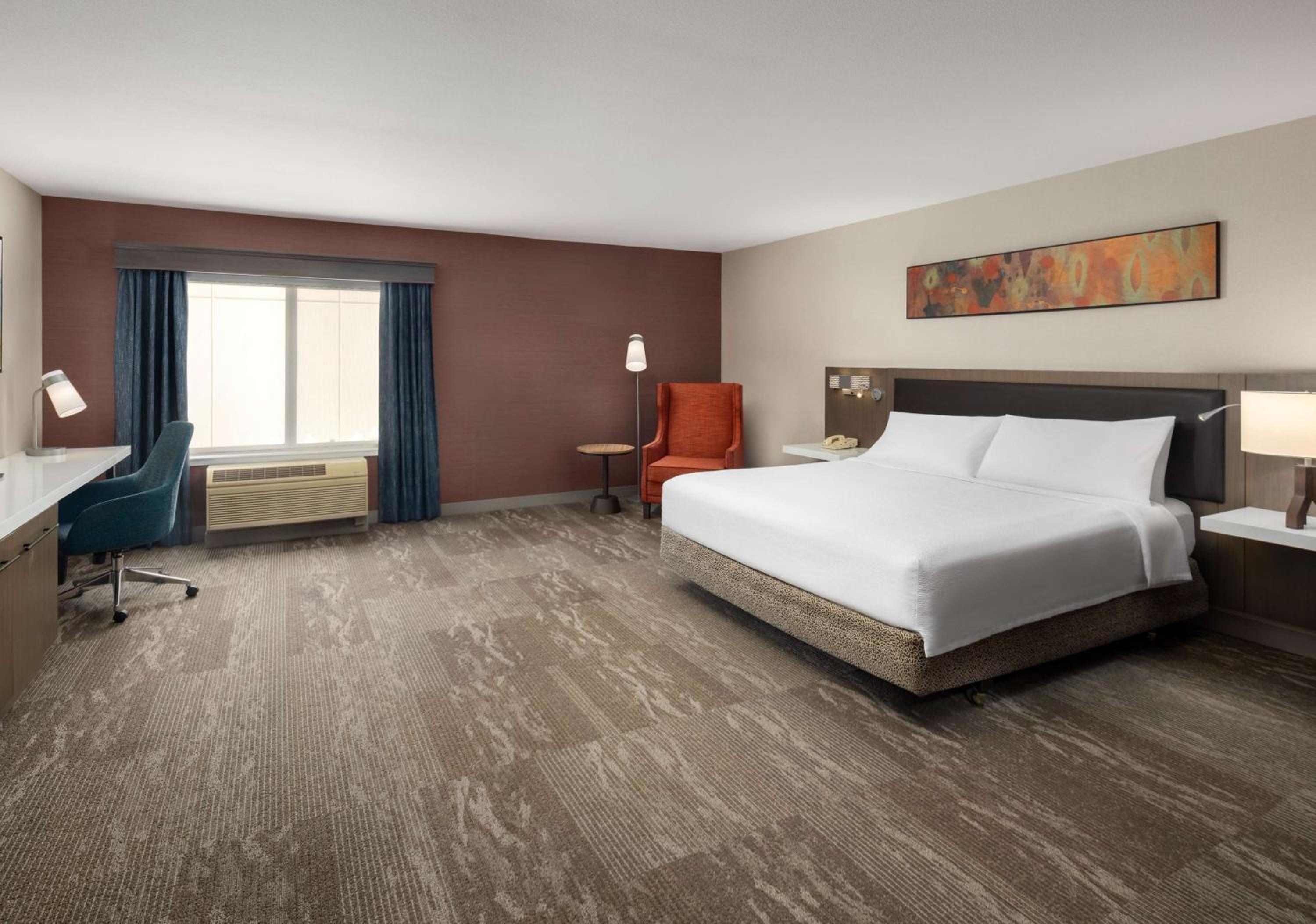 King Room with Roll-In Shower - Mobility/Hearing Accessible