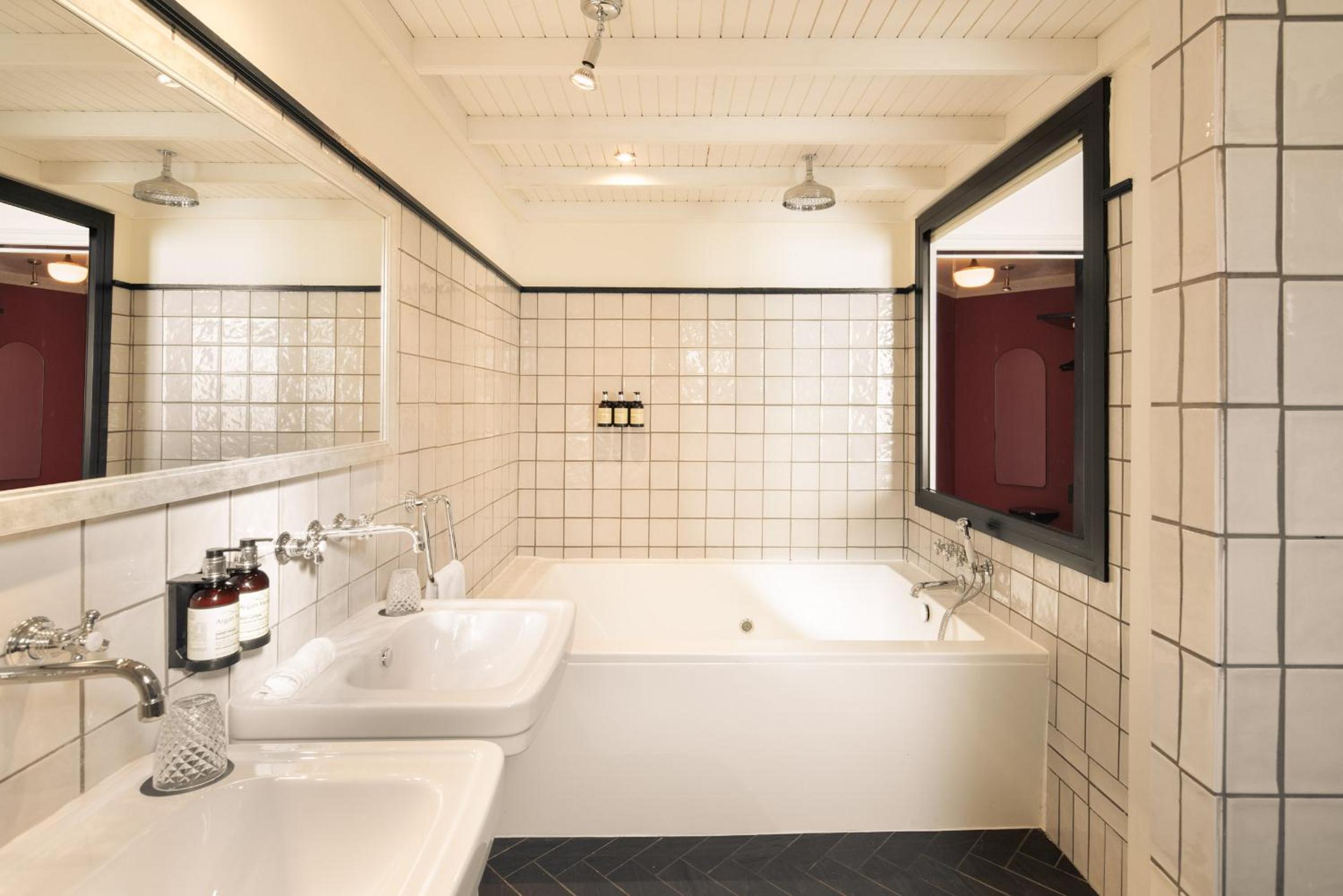 Suite Junior with Spa Bath