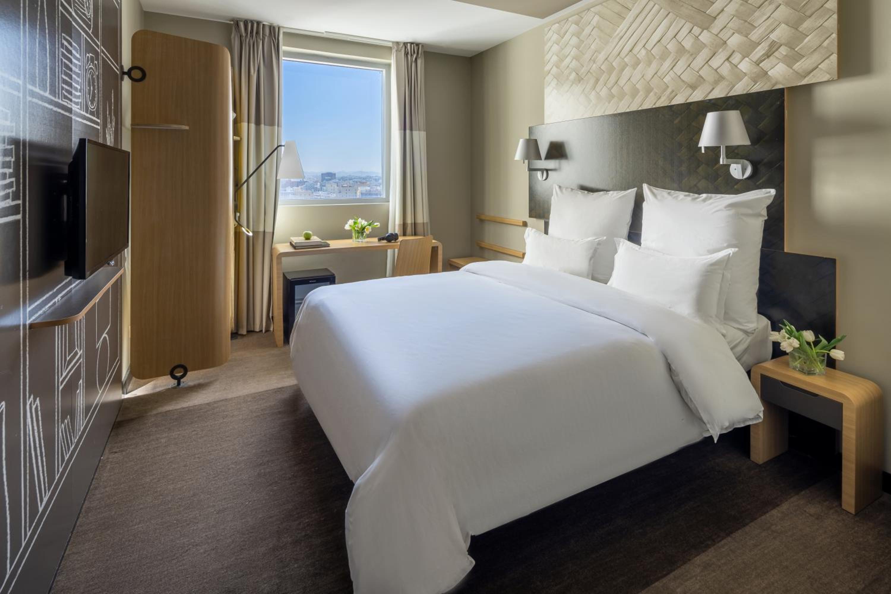 King Room with Skyline View 