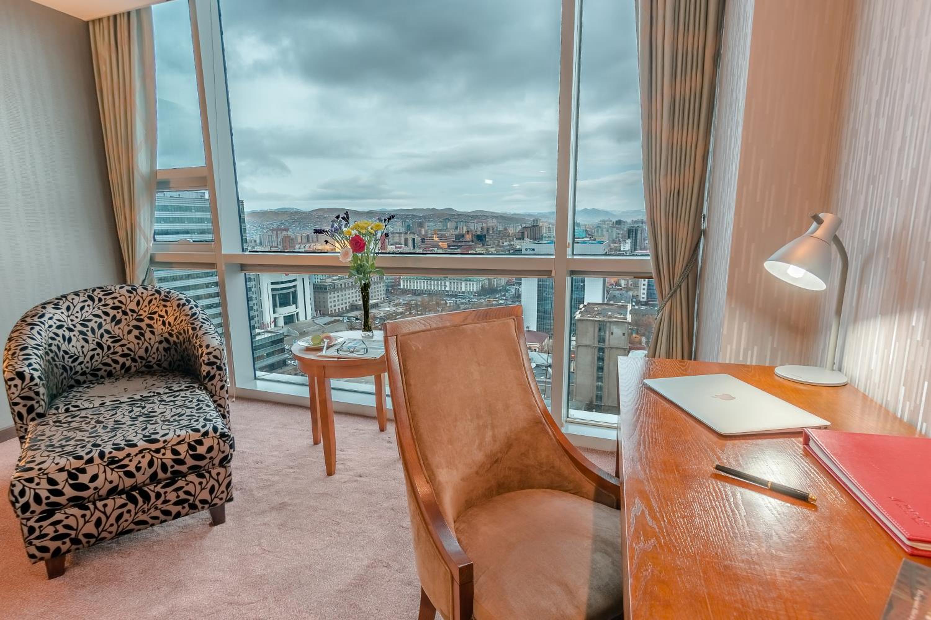 Deluxe King Room City View