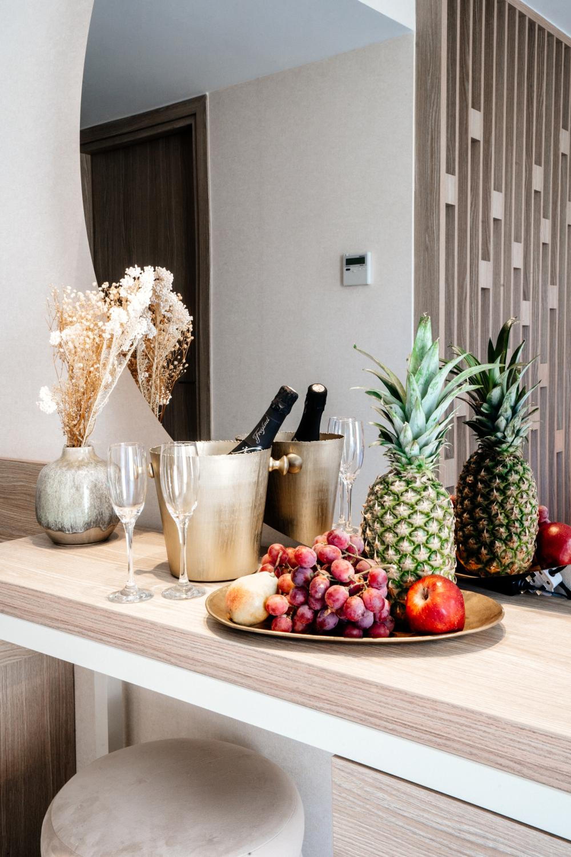 Junior Sea View Suite with Jacuzzi