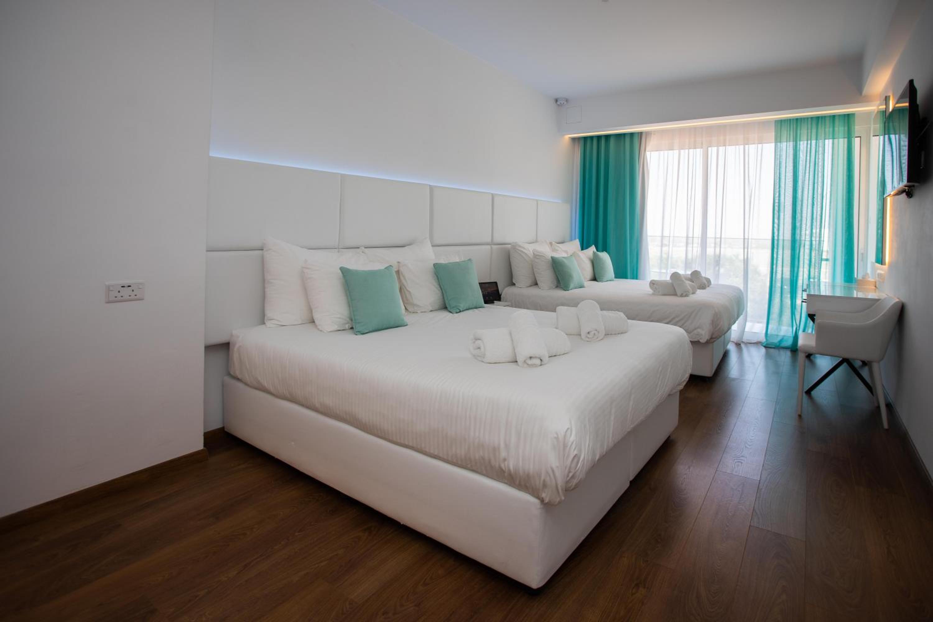 Deluxe Room Urban View (Two King Beds)