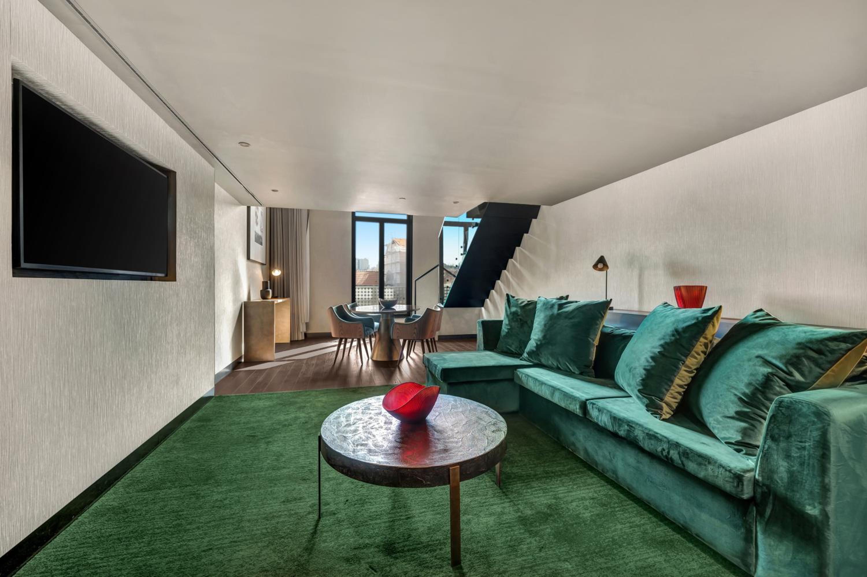 Deluxe Duplex King Suite