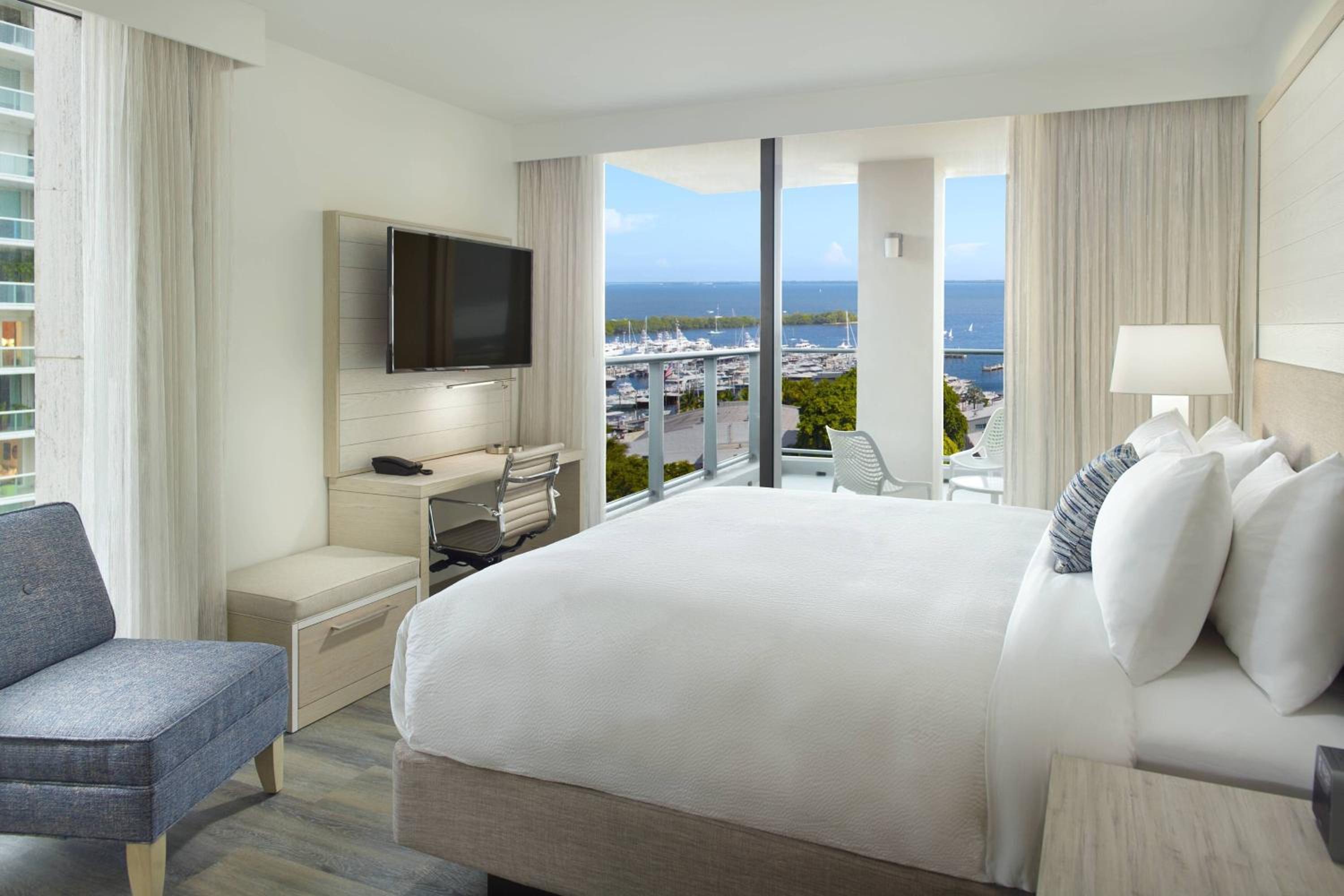 King Room with Balcony, Bay View and Roll-in Shower - Mobility Accessible