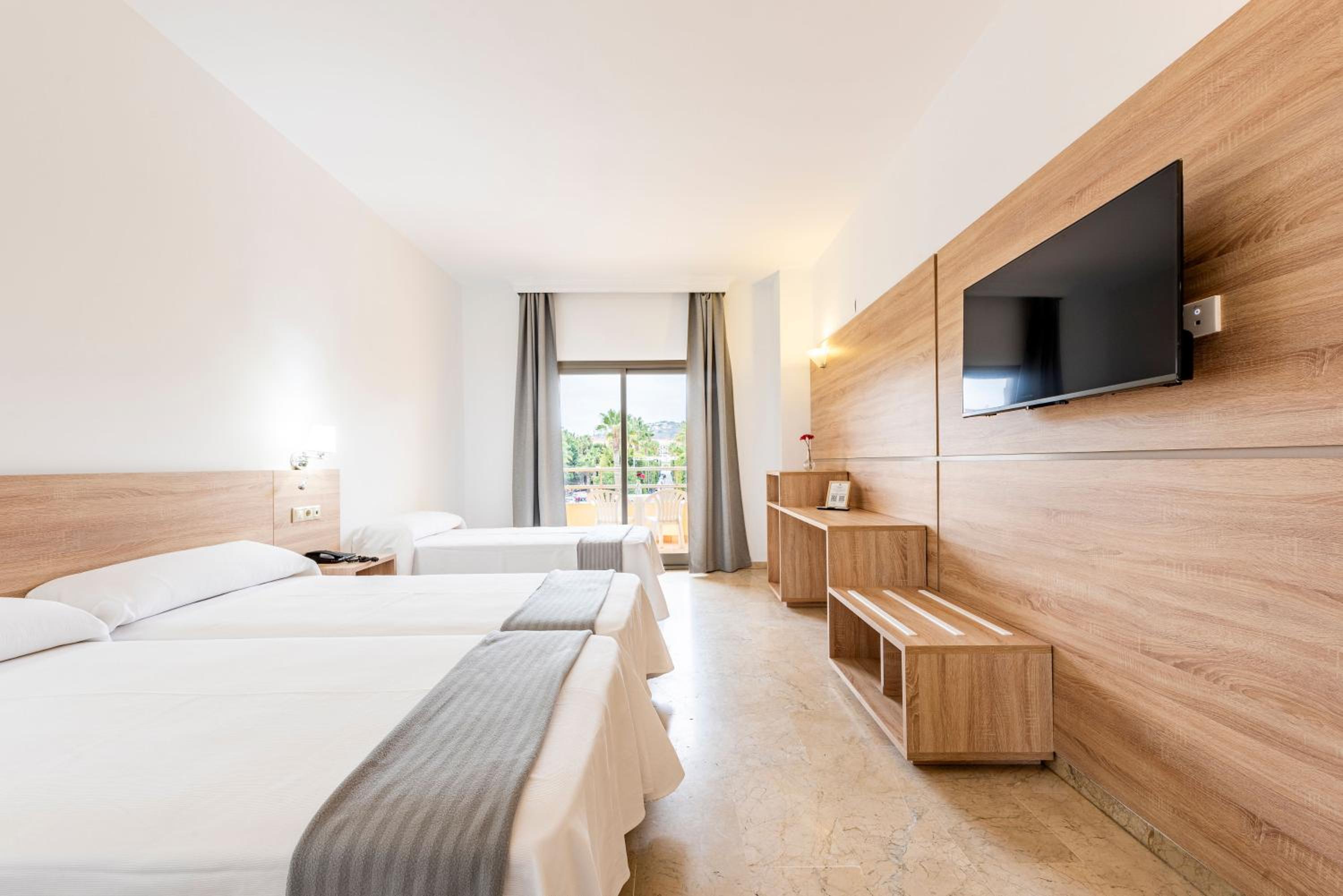 Triple Room with Terrace