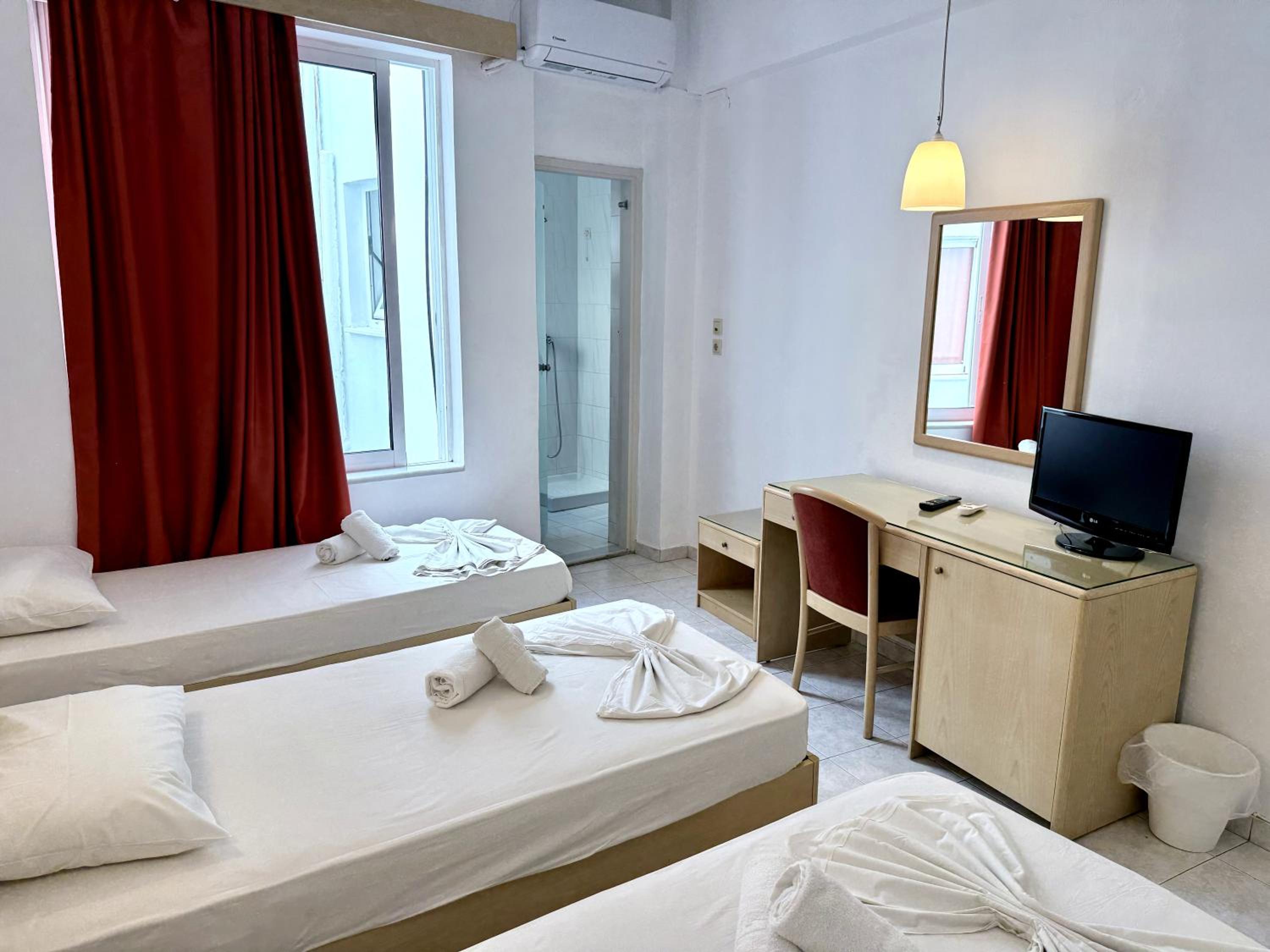 Internal Triple Room with Window (no view)