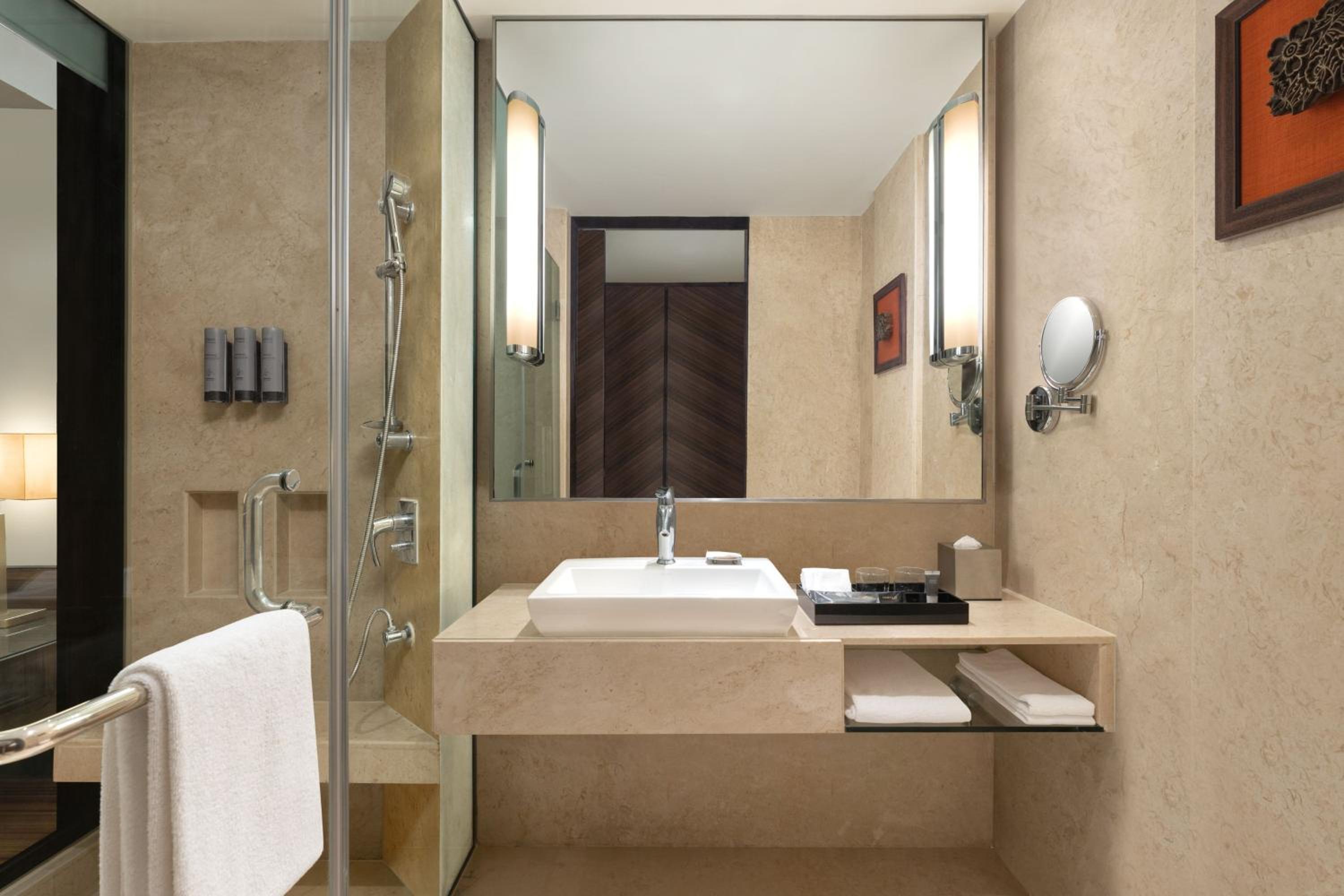 Deluxe King Room with City View - 15% off on Spa and 20% off on Laundry