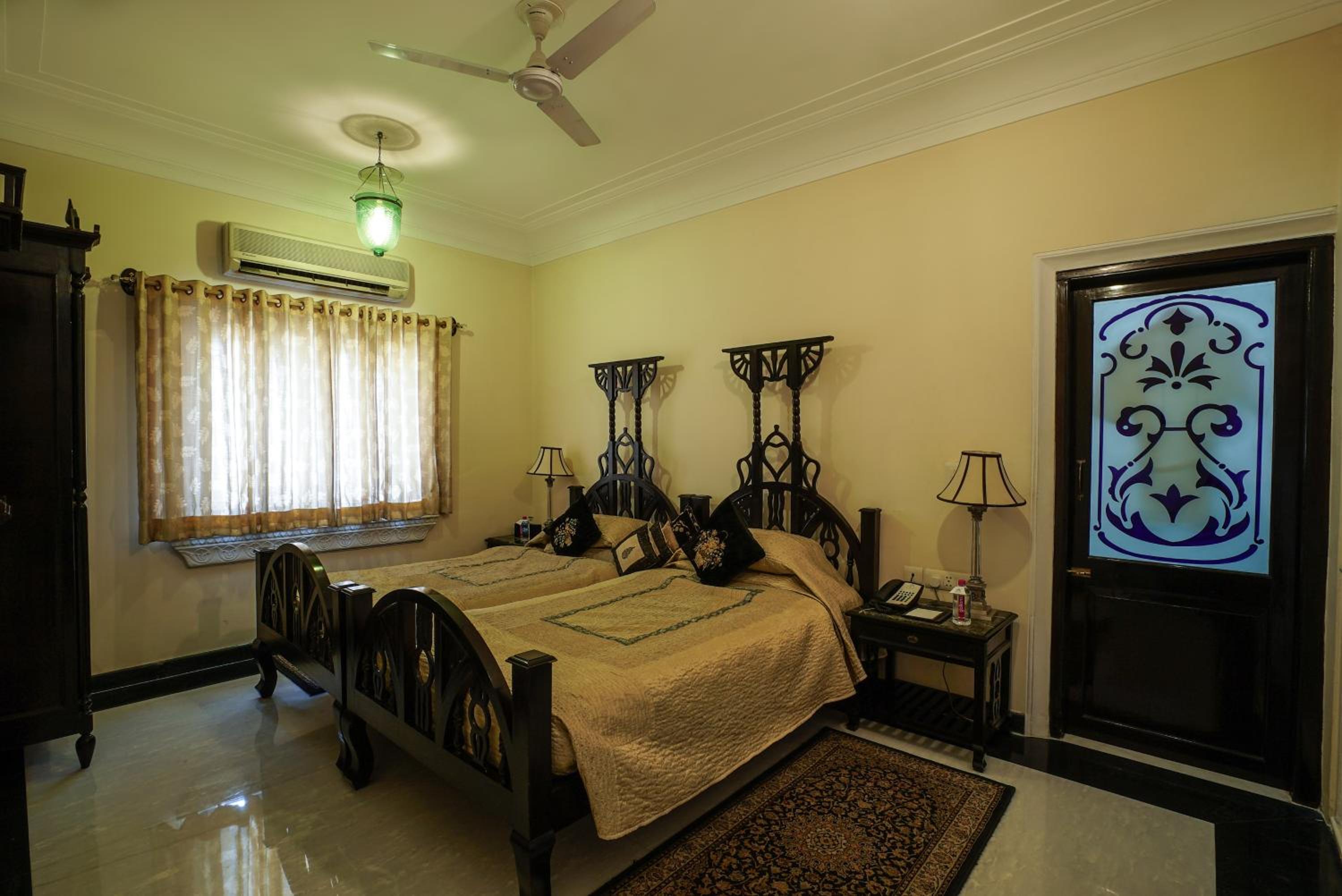Shahpura Suite: 20% off on session of Spa, 10% off on food & beverage services, 15 % off On Laundry