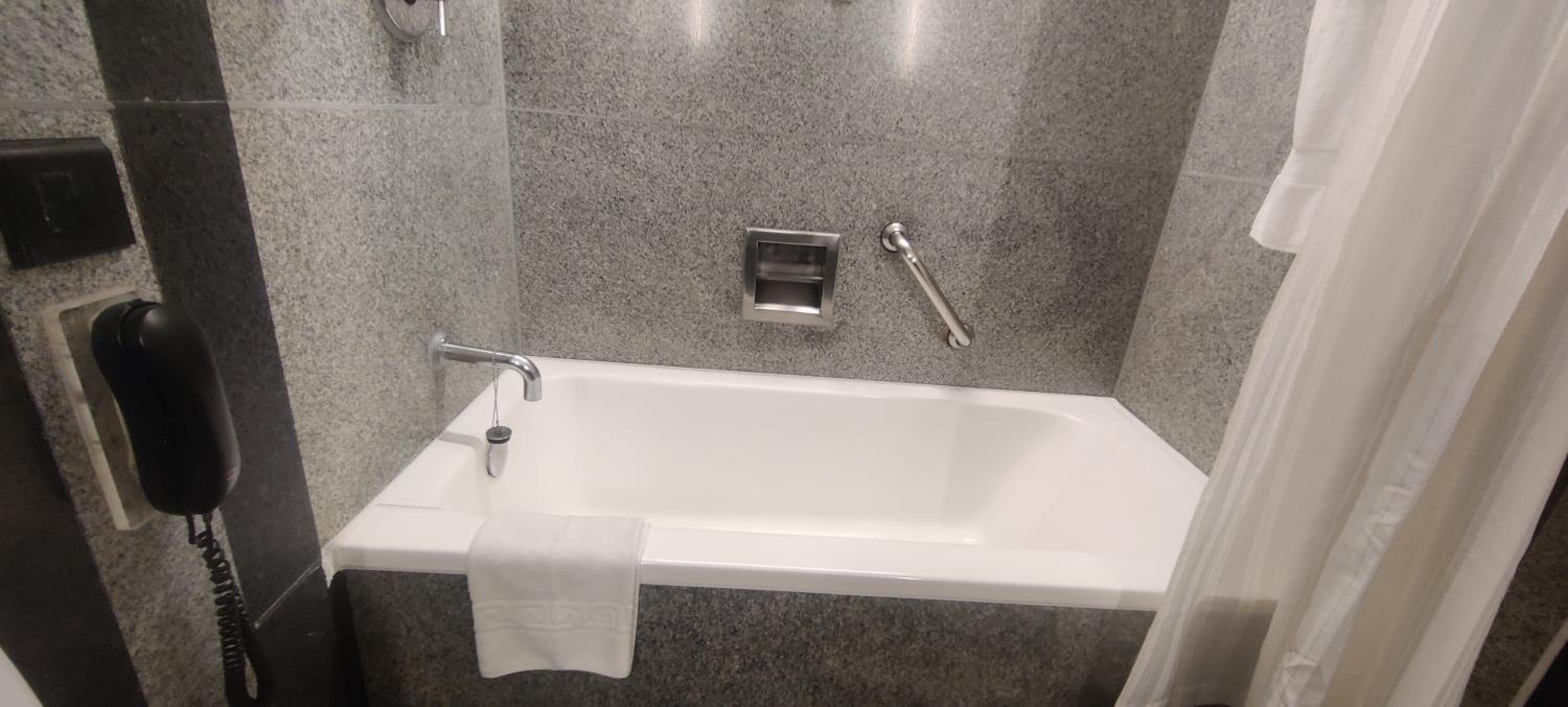 Deluxe Suite with Partial Sea View