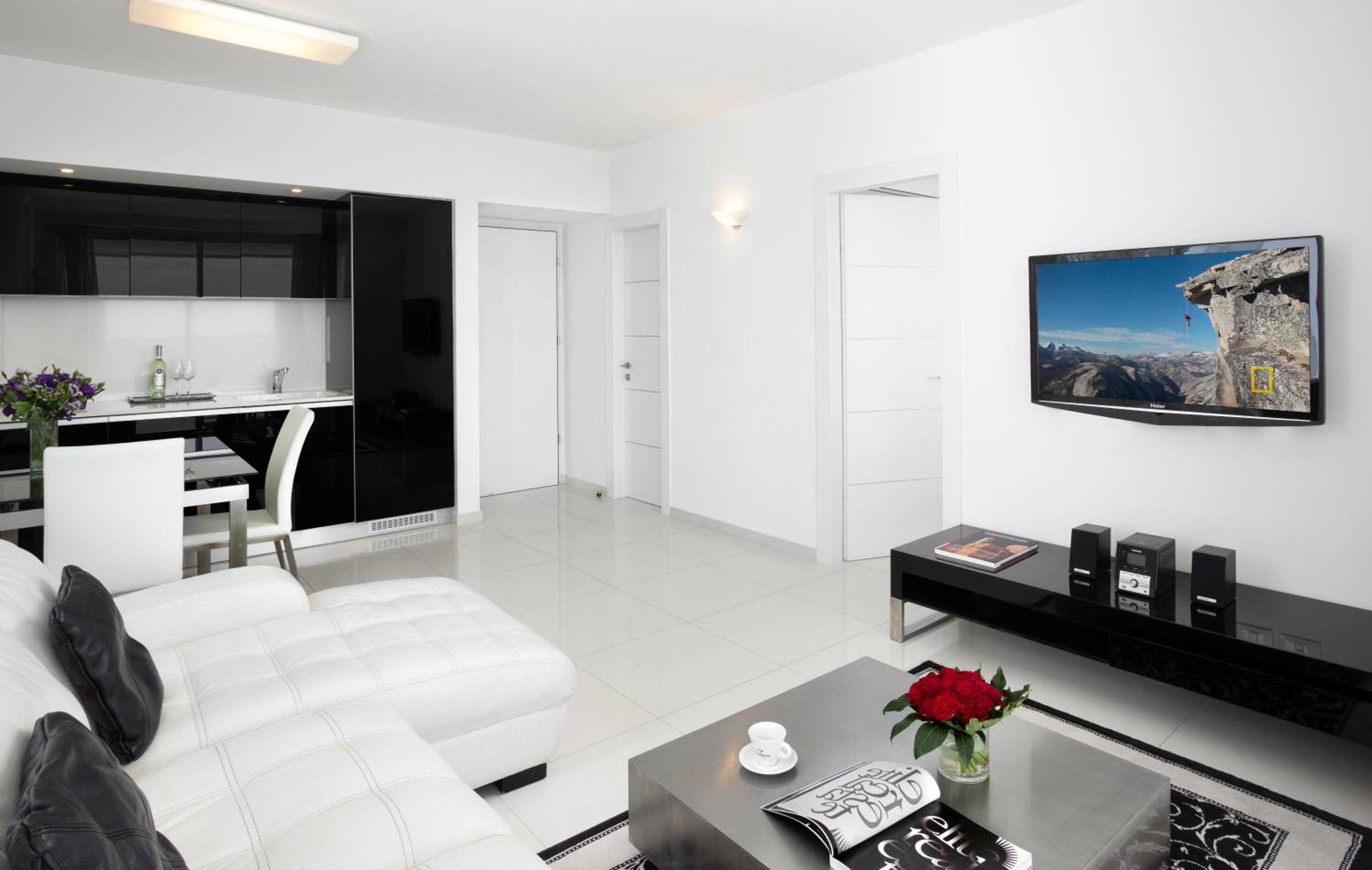 Deluxe Suite with Balcony and Sea View