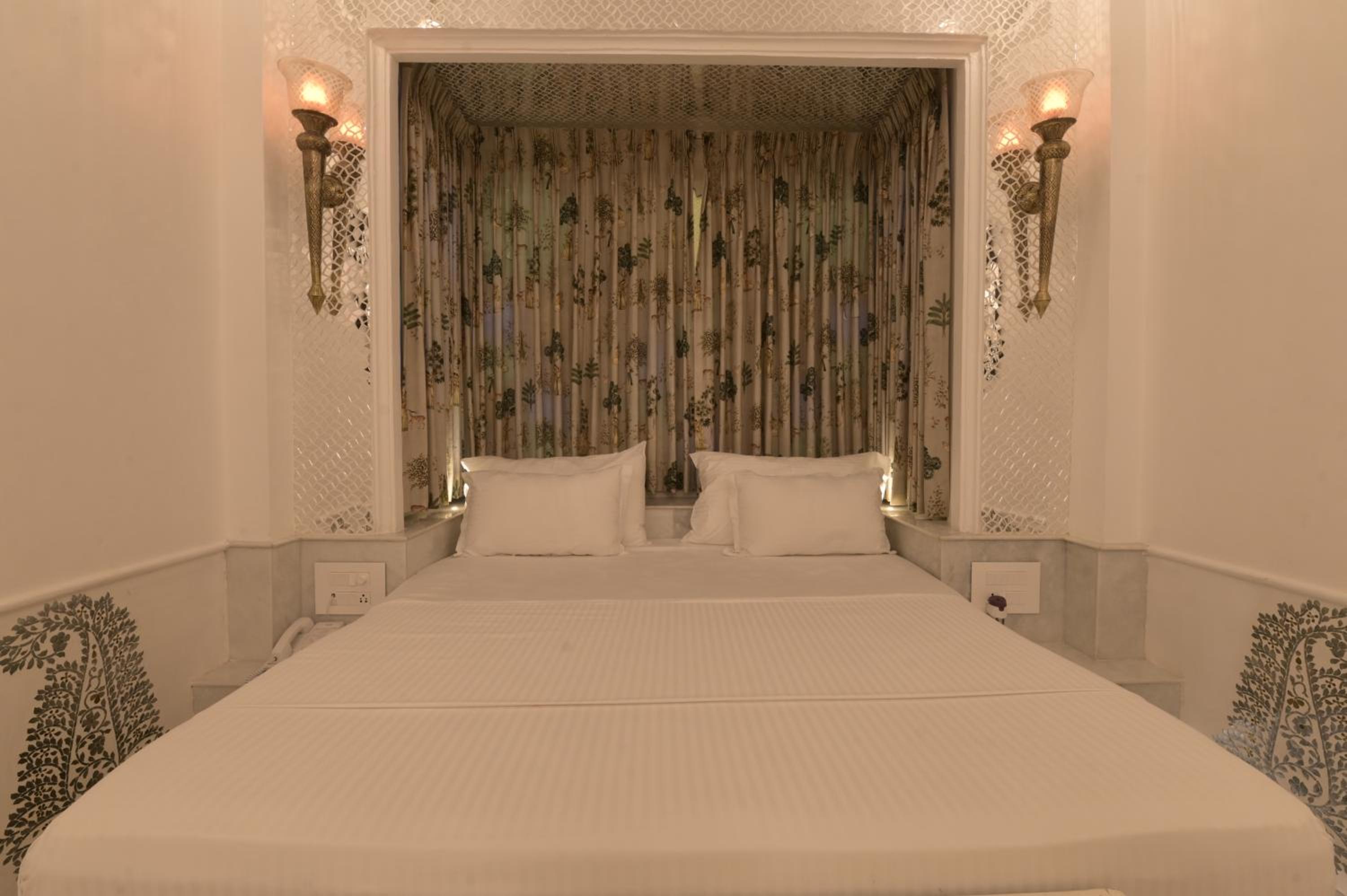 Standard Room Non Lake Facing :  Avail 15% Discount on all restaurant bills,50% Discount on any spa services (Valid for stay till 30th September 2025)