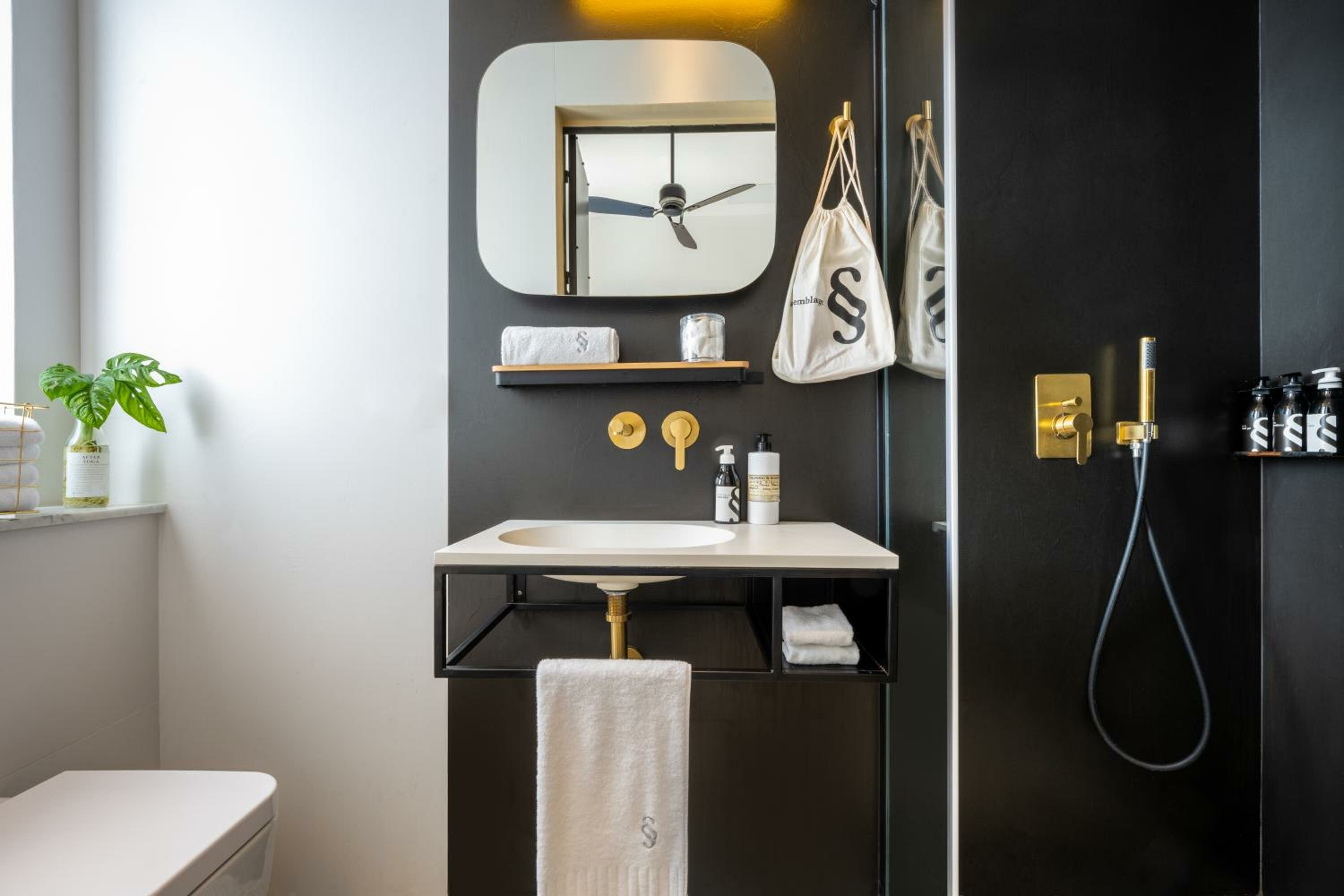 Business Room with Balcony