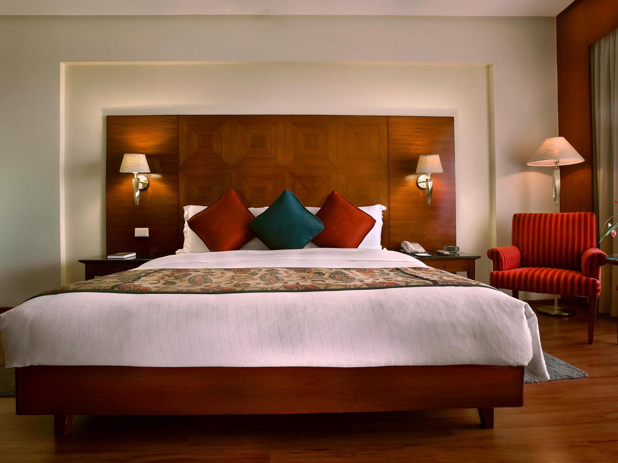 Lalit Club Room King Bed (Enjoy Happy Hours with 1+1 offer on Alcoholic Beverages, Soft Beverages)