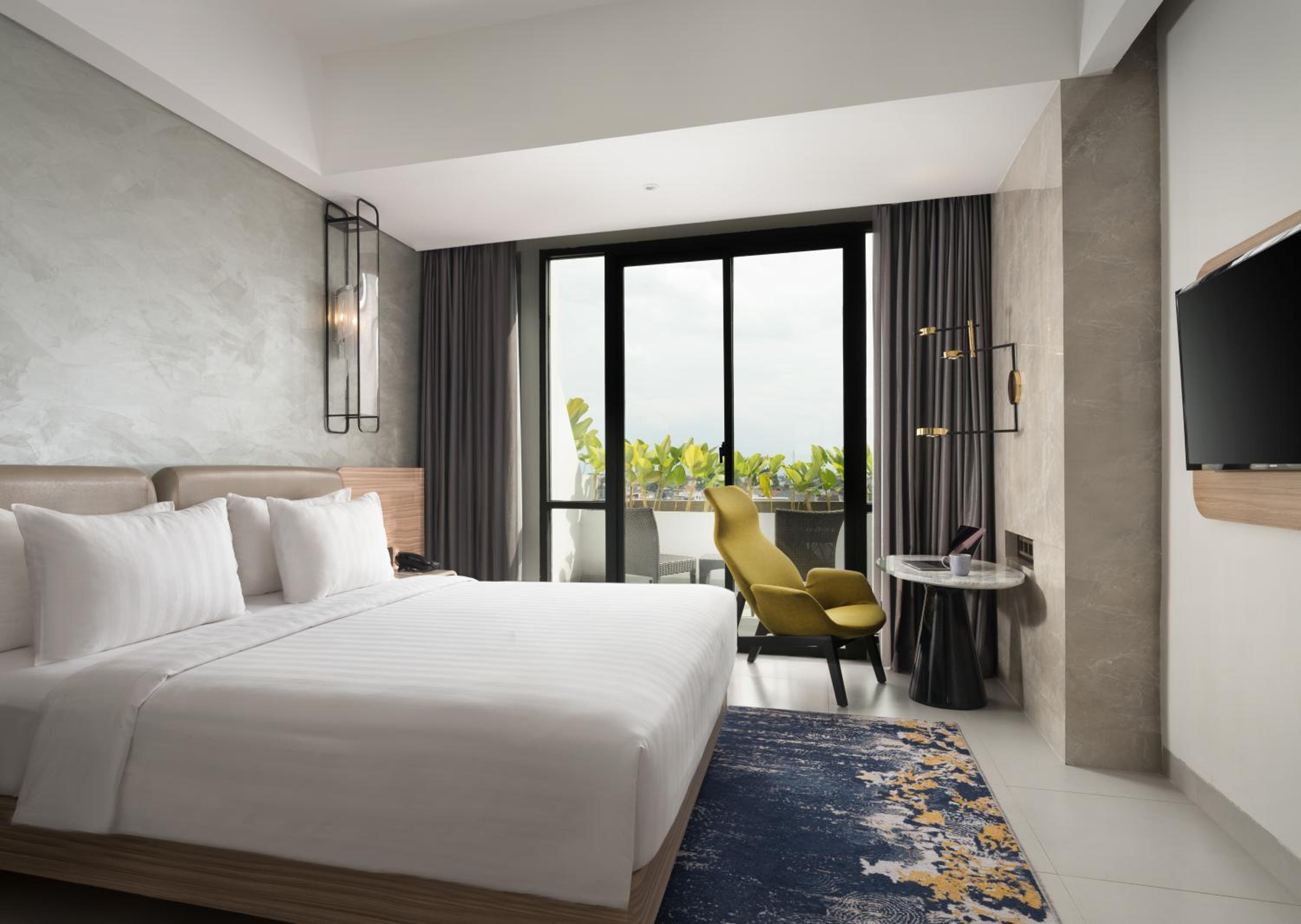 Privilege Queen Room with Balcony 