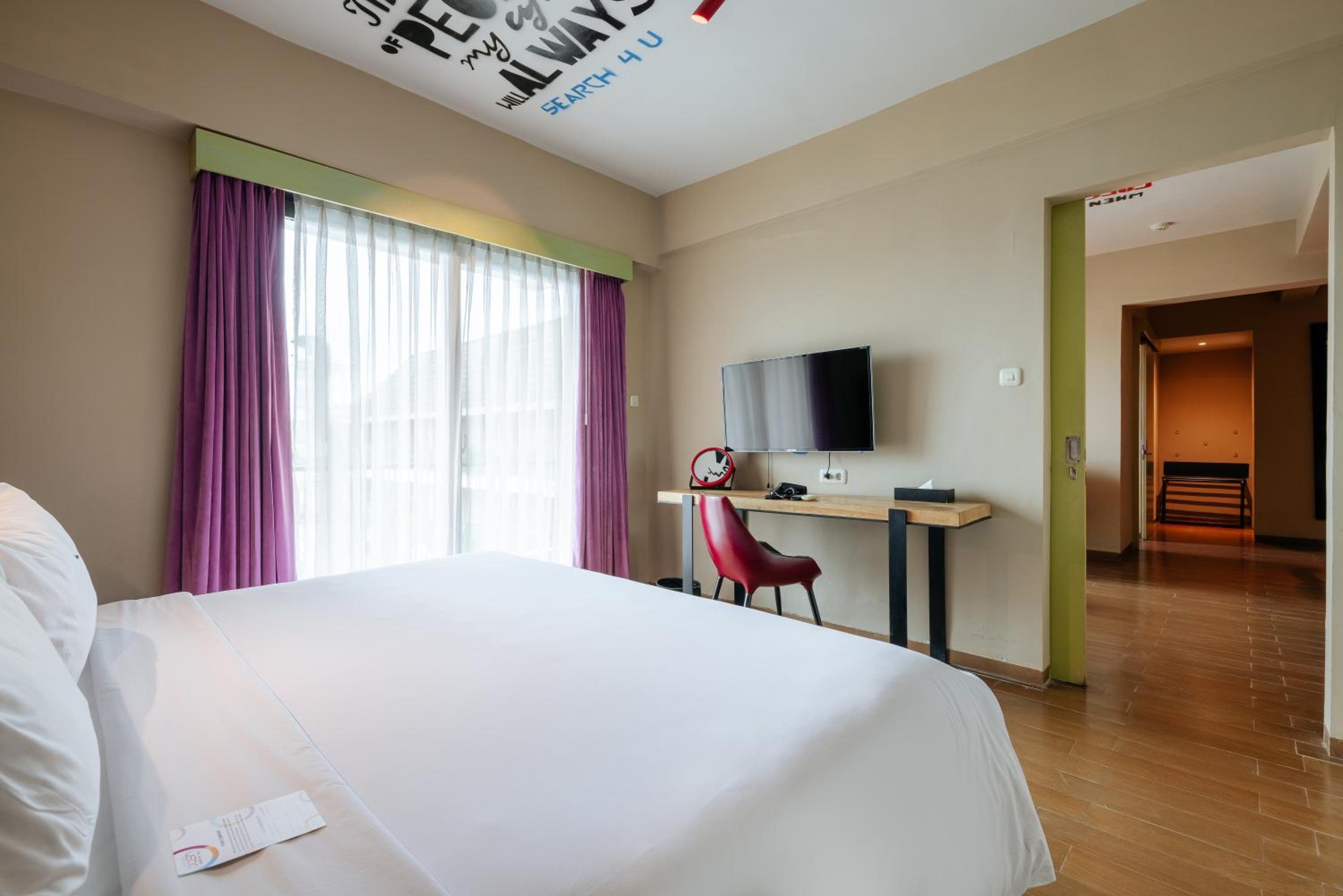 Dash Deluxe Two-Bedroom with Free 2 Bottles Beer