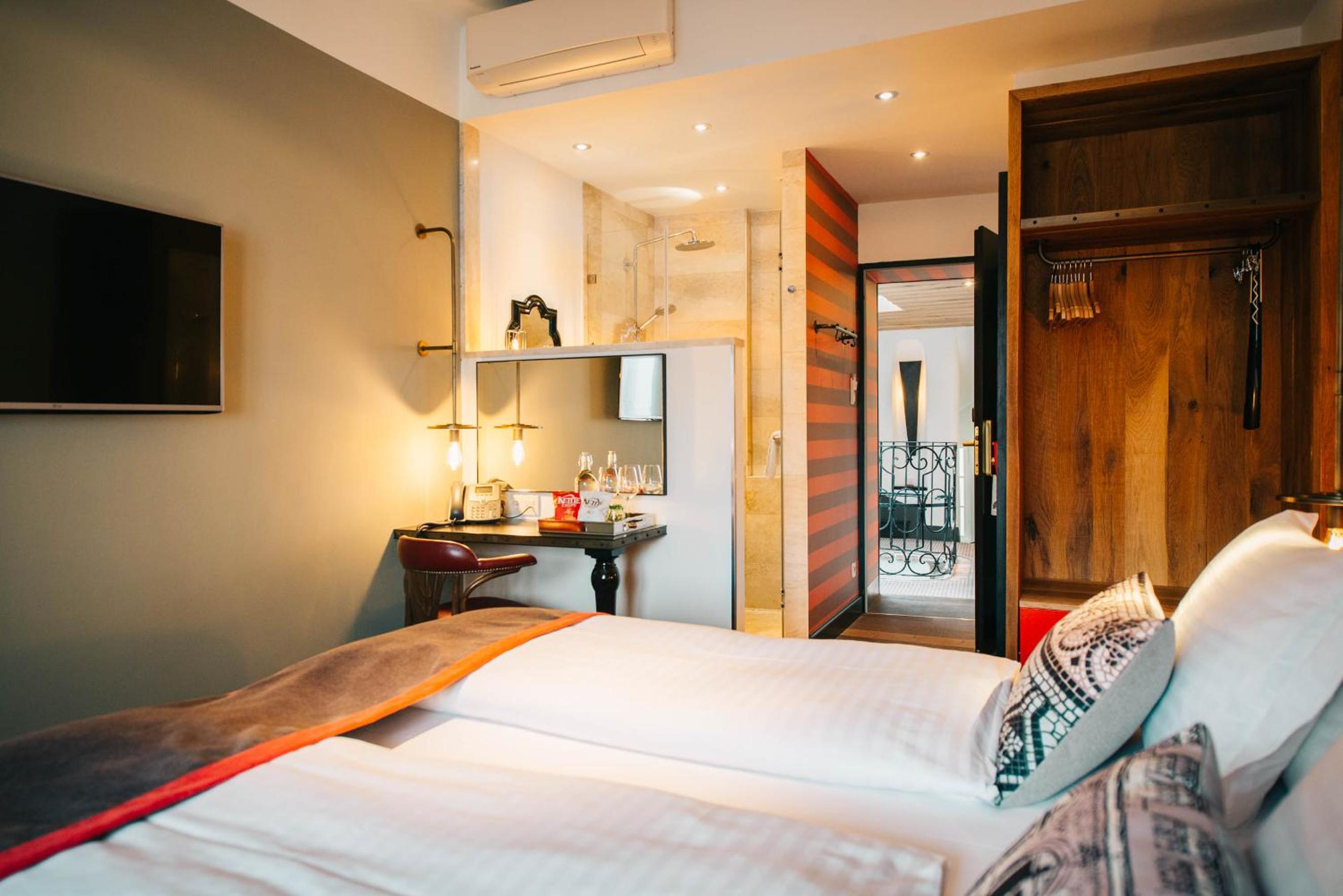 Deluxe Double or Twin Room