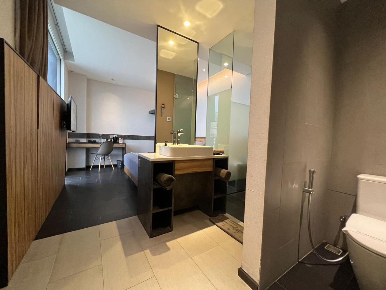 Deluxe Queen Room with City View