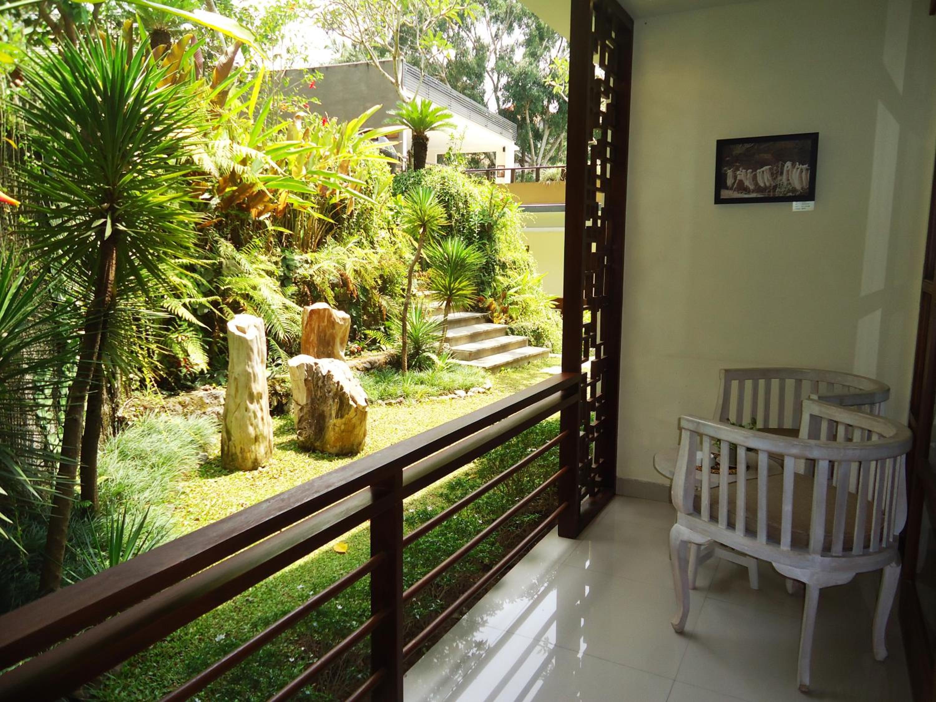 Deluxe Garden View Room