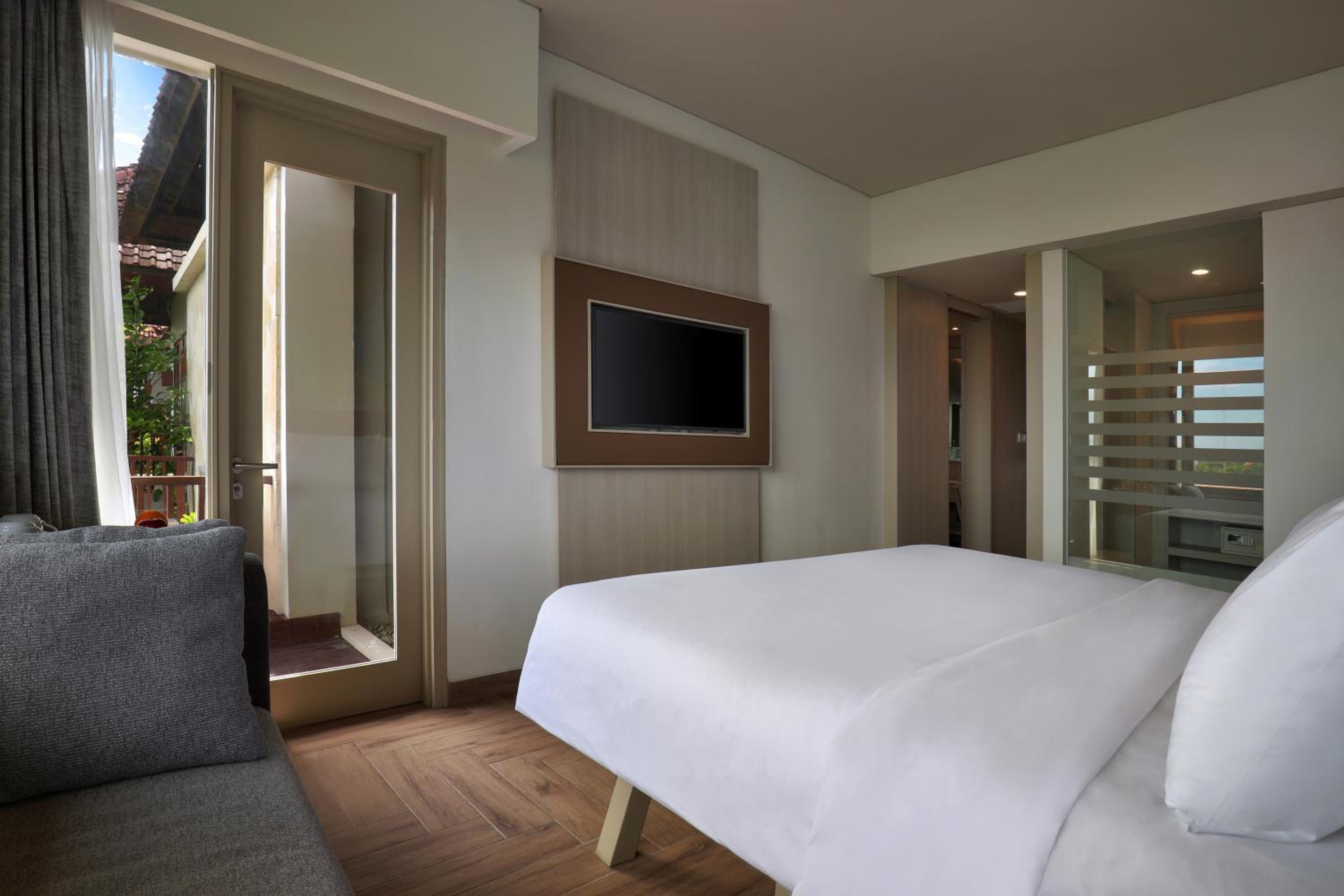 Deluxe Double Room with Ocean View and Free Benefit