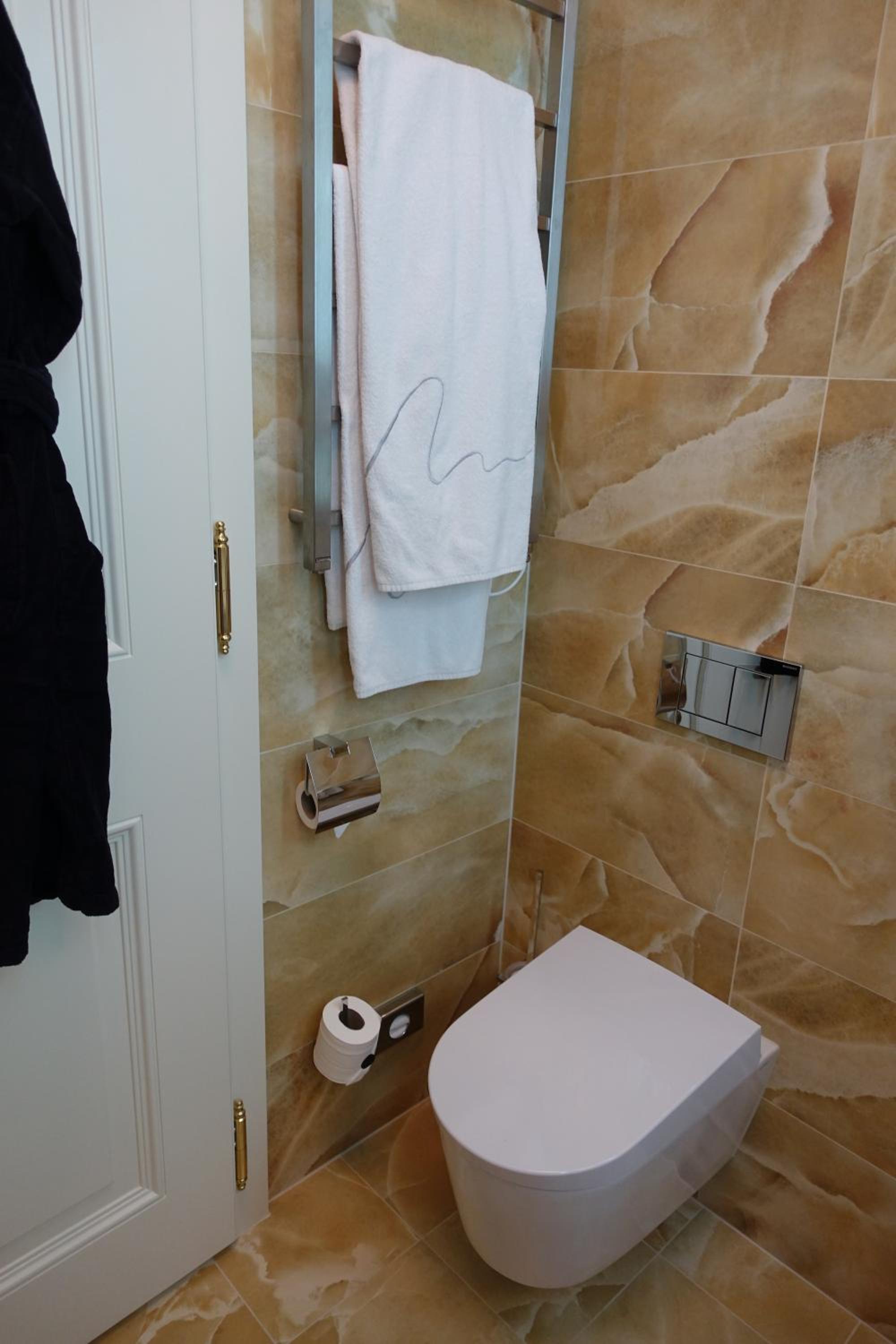 Aria Signature - Large Luxury King Room 