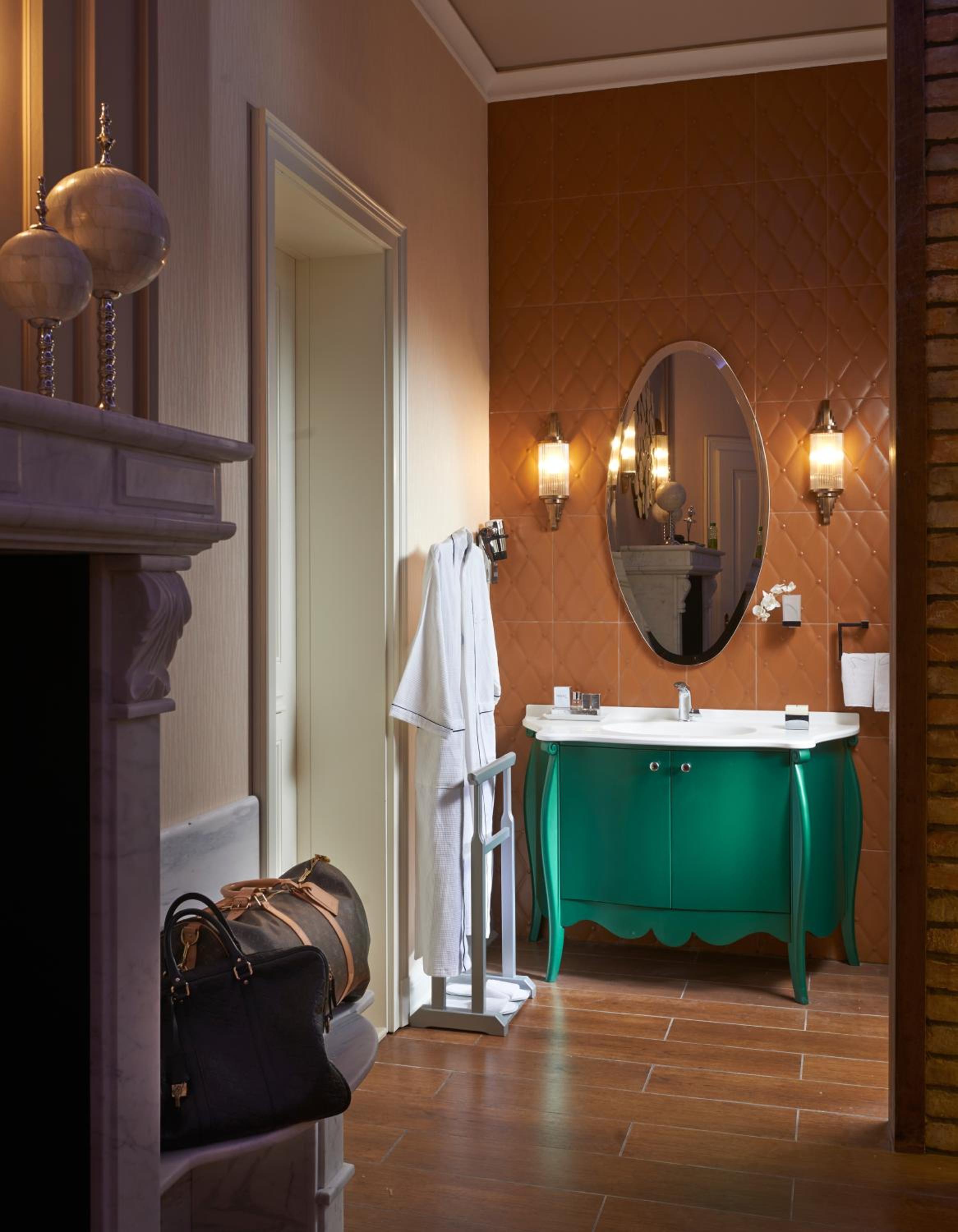 Aria Signature - Large Luxury King Room 
