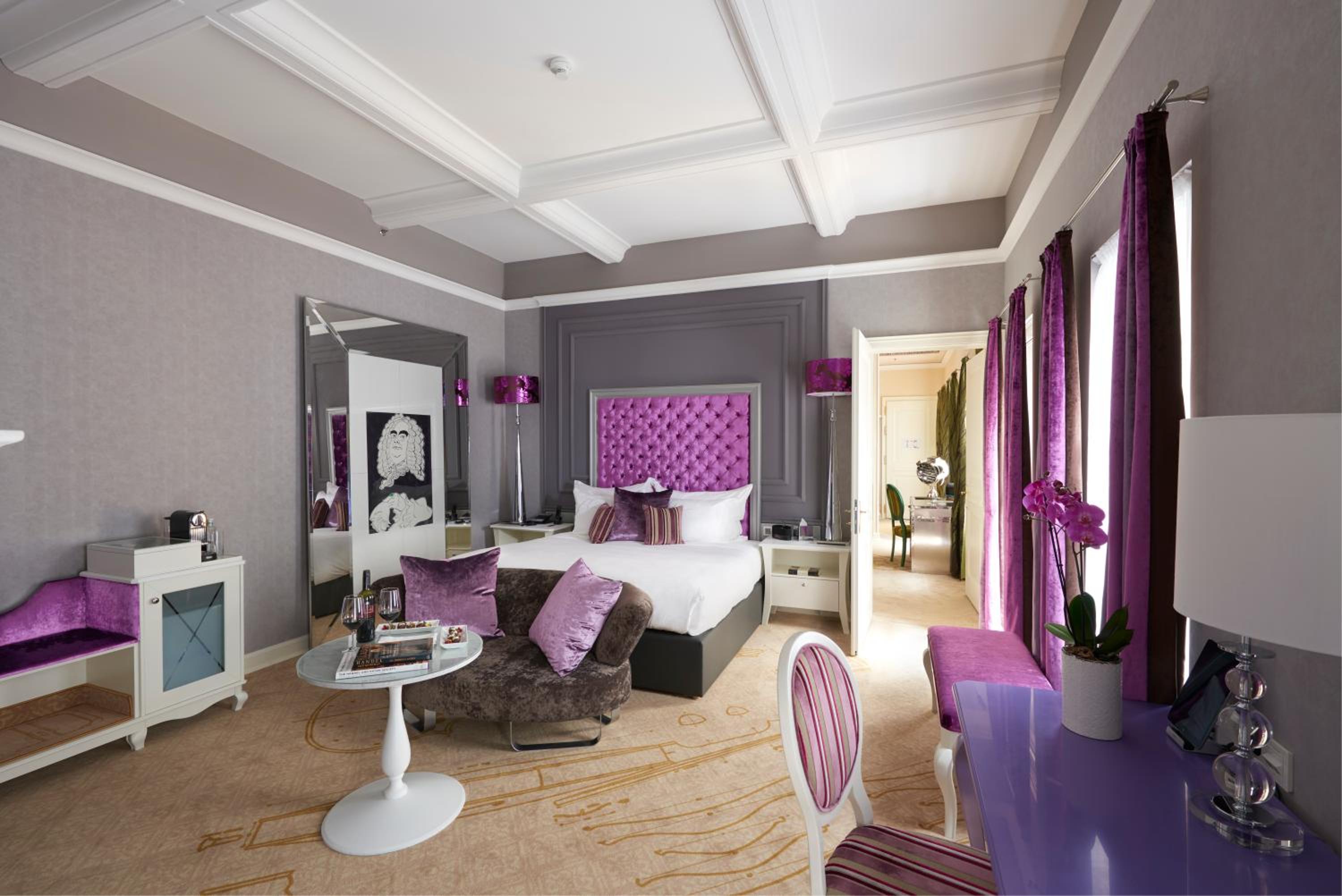 Aria Signature - Large Luxury King Room 