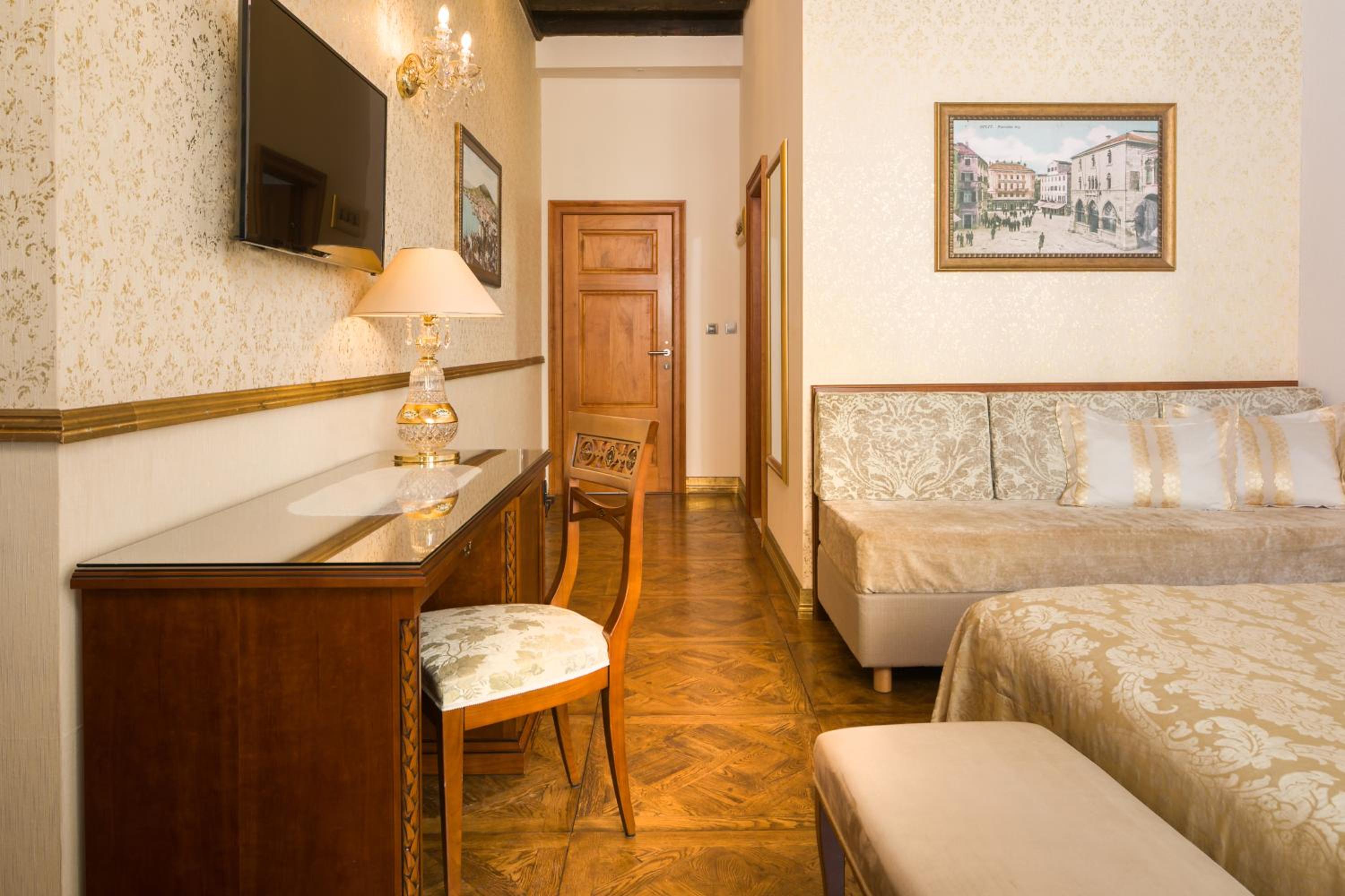 Deluxe Double Room with Old Town View