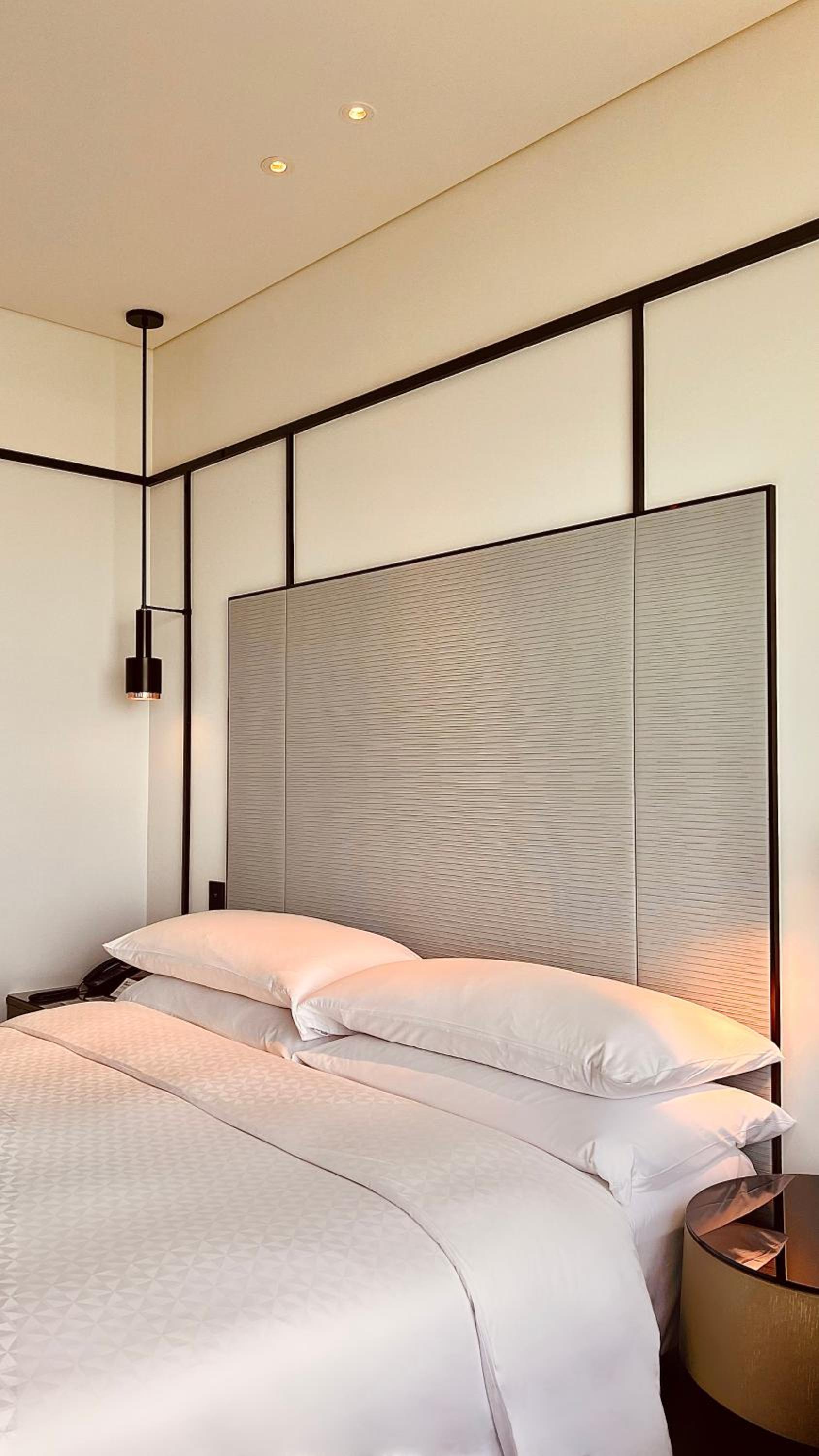 Traditional room with 1 King Bed