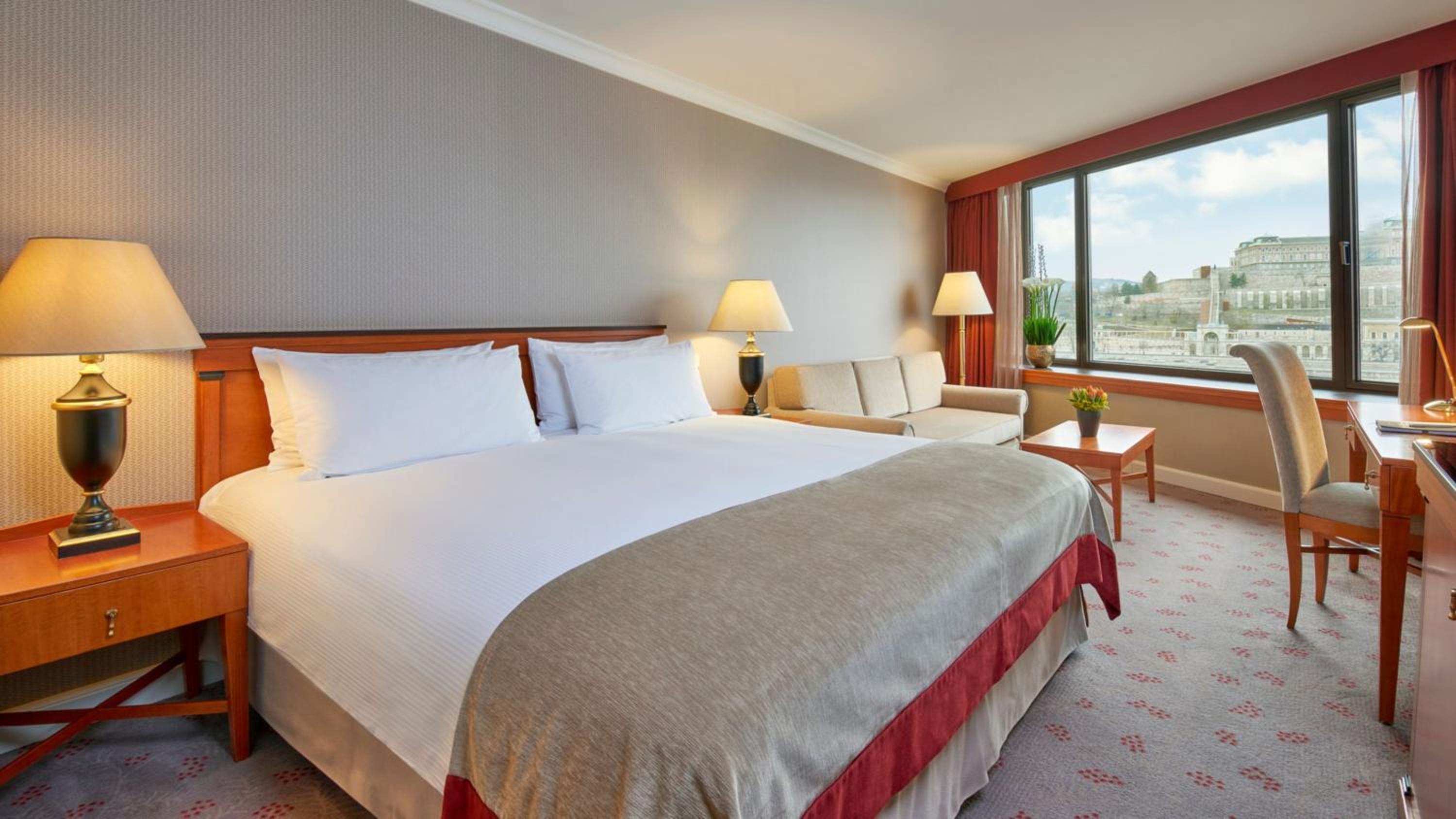 Premium King with Sofa and River View