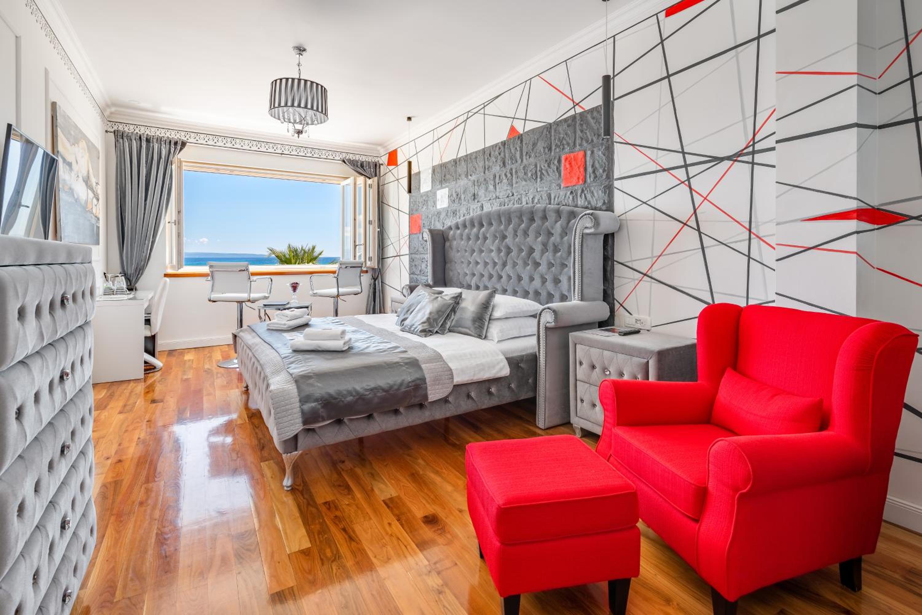 Luxury Suite - sea and promenade view