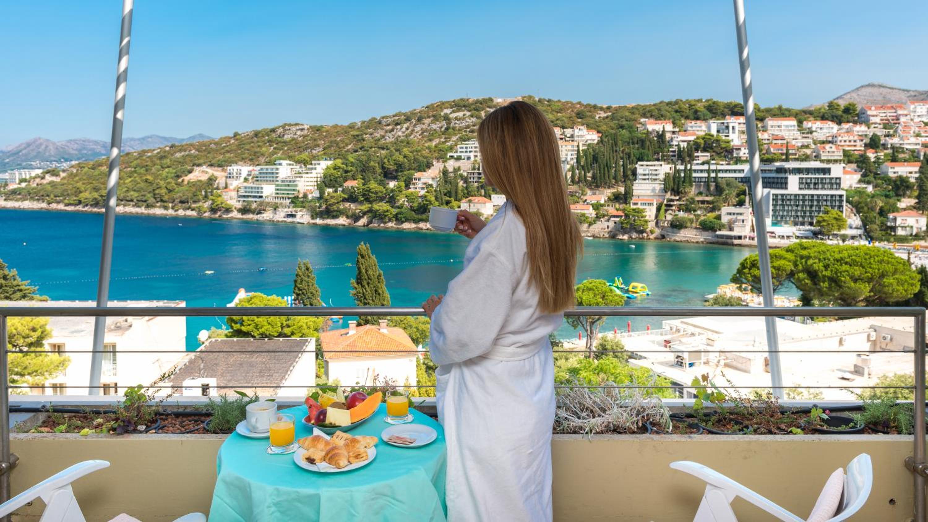 Superior Room with Balcony and Sea View