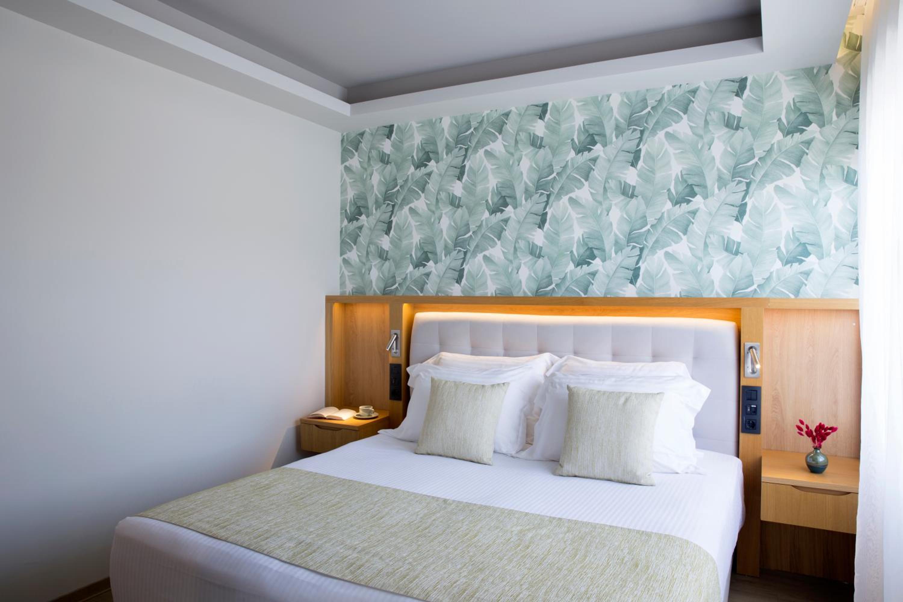 Executive One Bedroom Suite  with Sea View