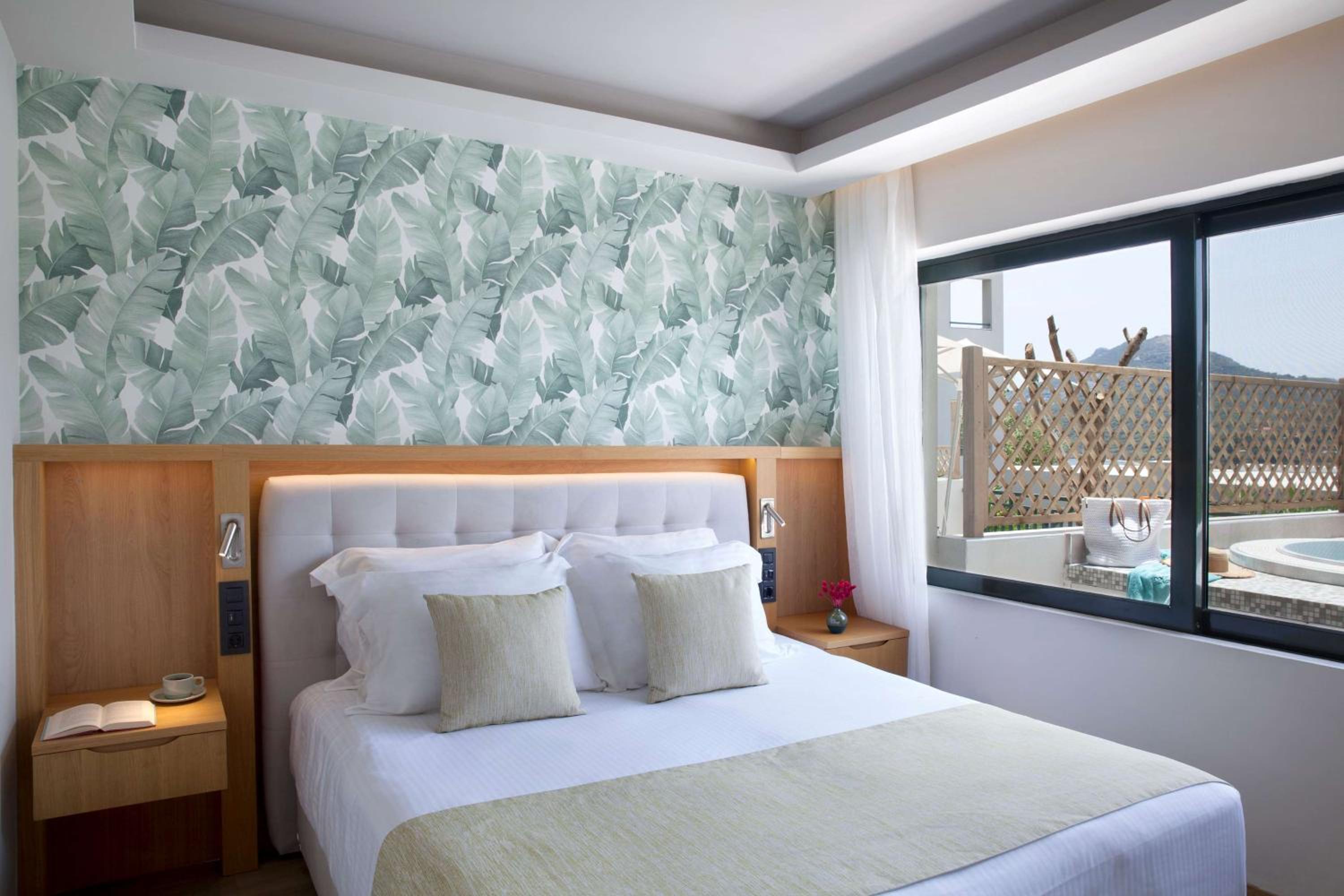 Executive Suite with Sea View and  Hot Tub