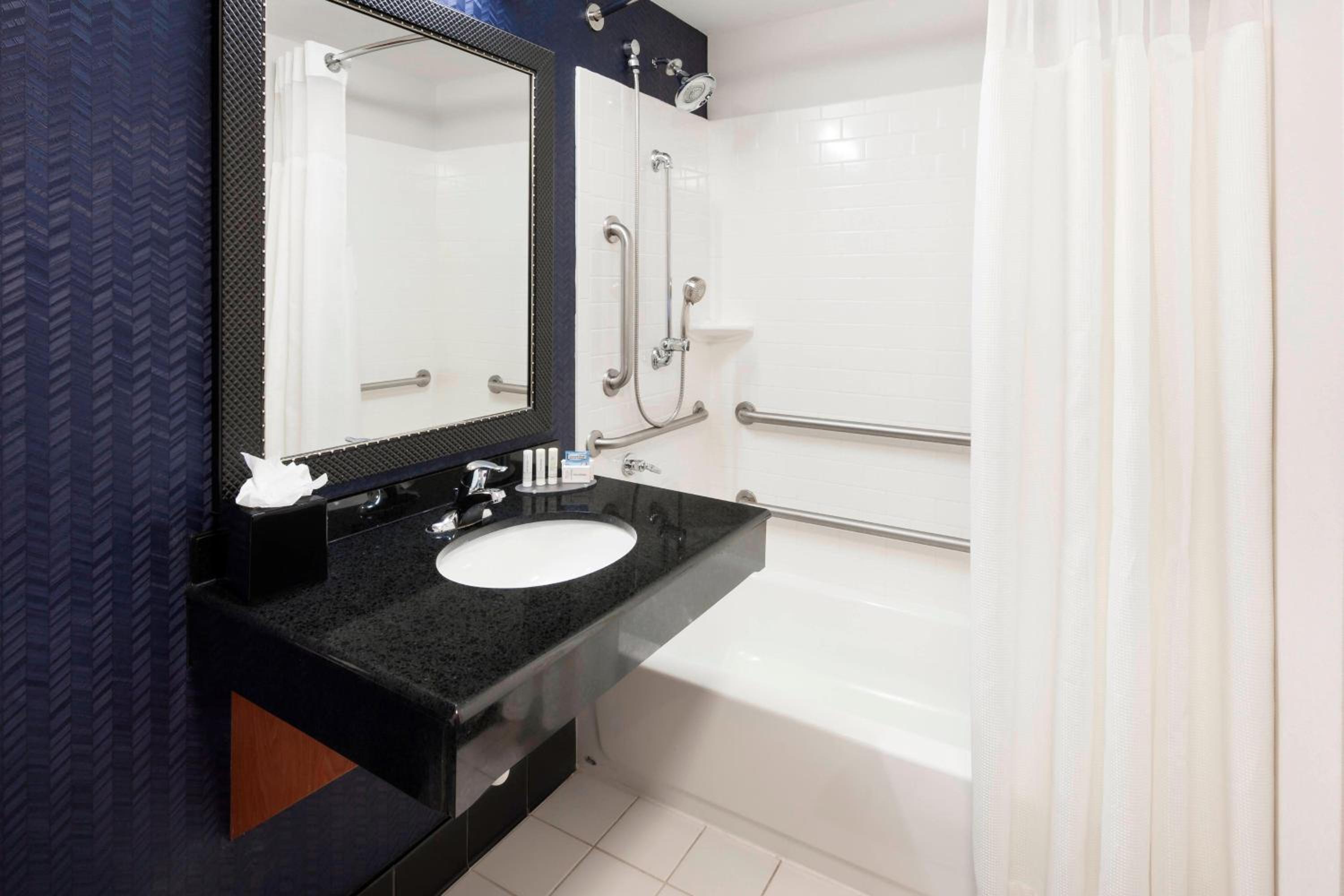 Double Room with Two Double Beds and Adapted Tub - Mobility and Hearing Accessible