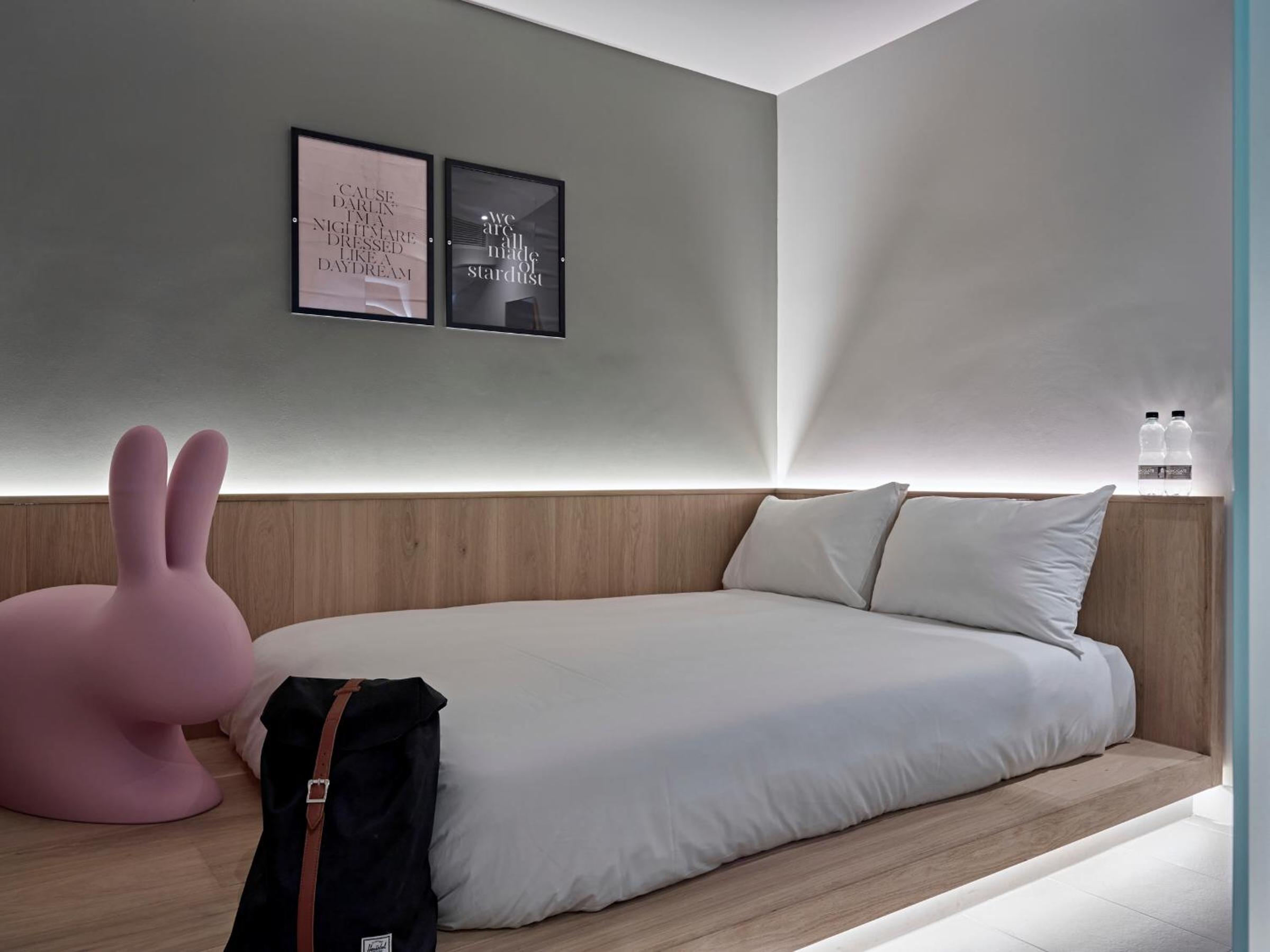 Compact Windowless Room