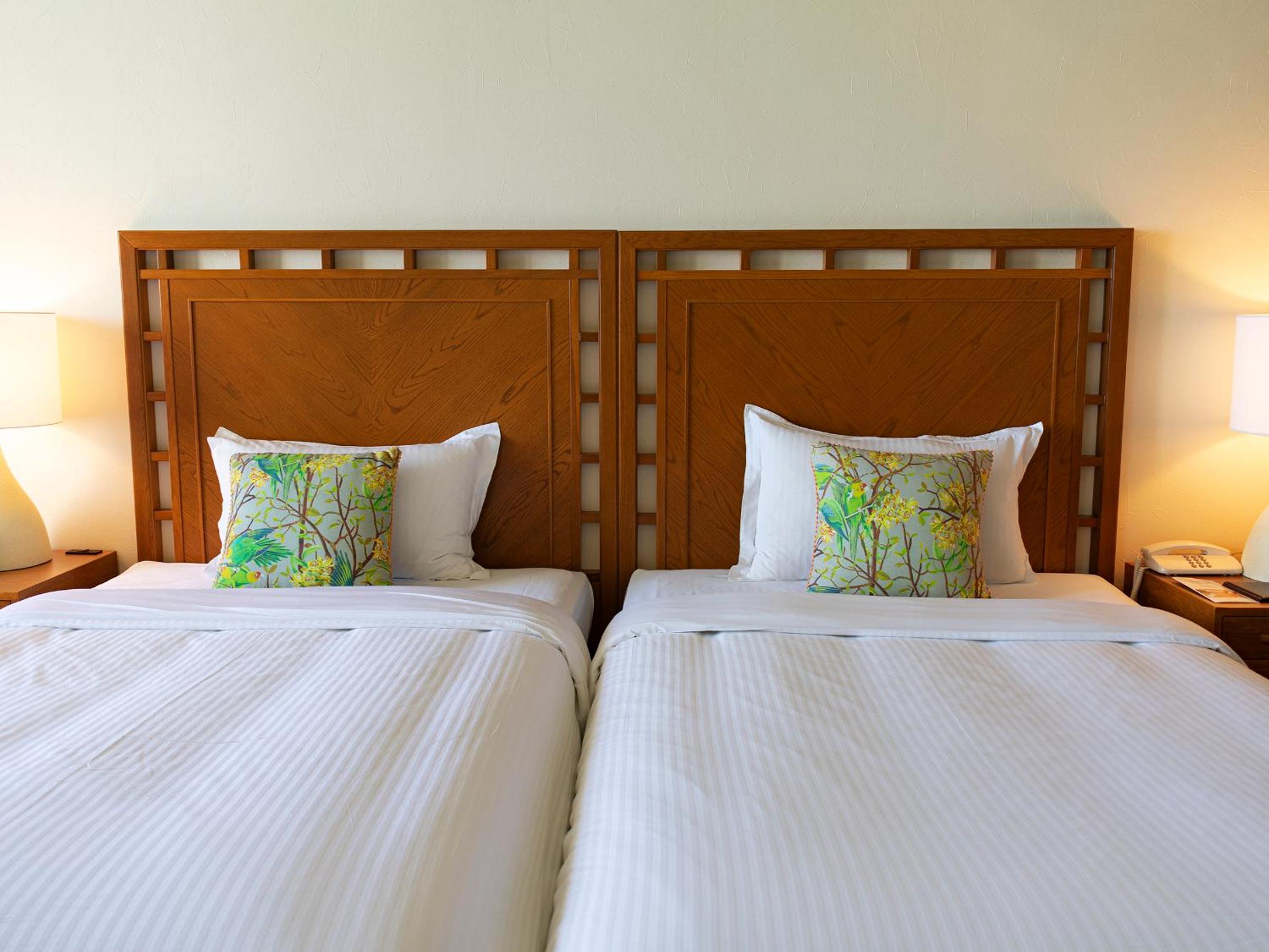 Club Superior Twin Room with Ocean View and Lounge Access - Non-Smoking