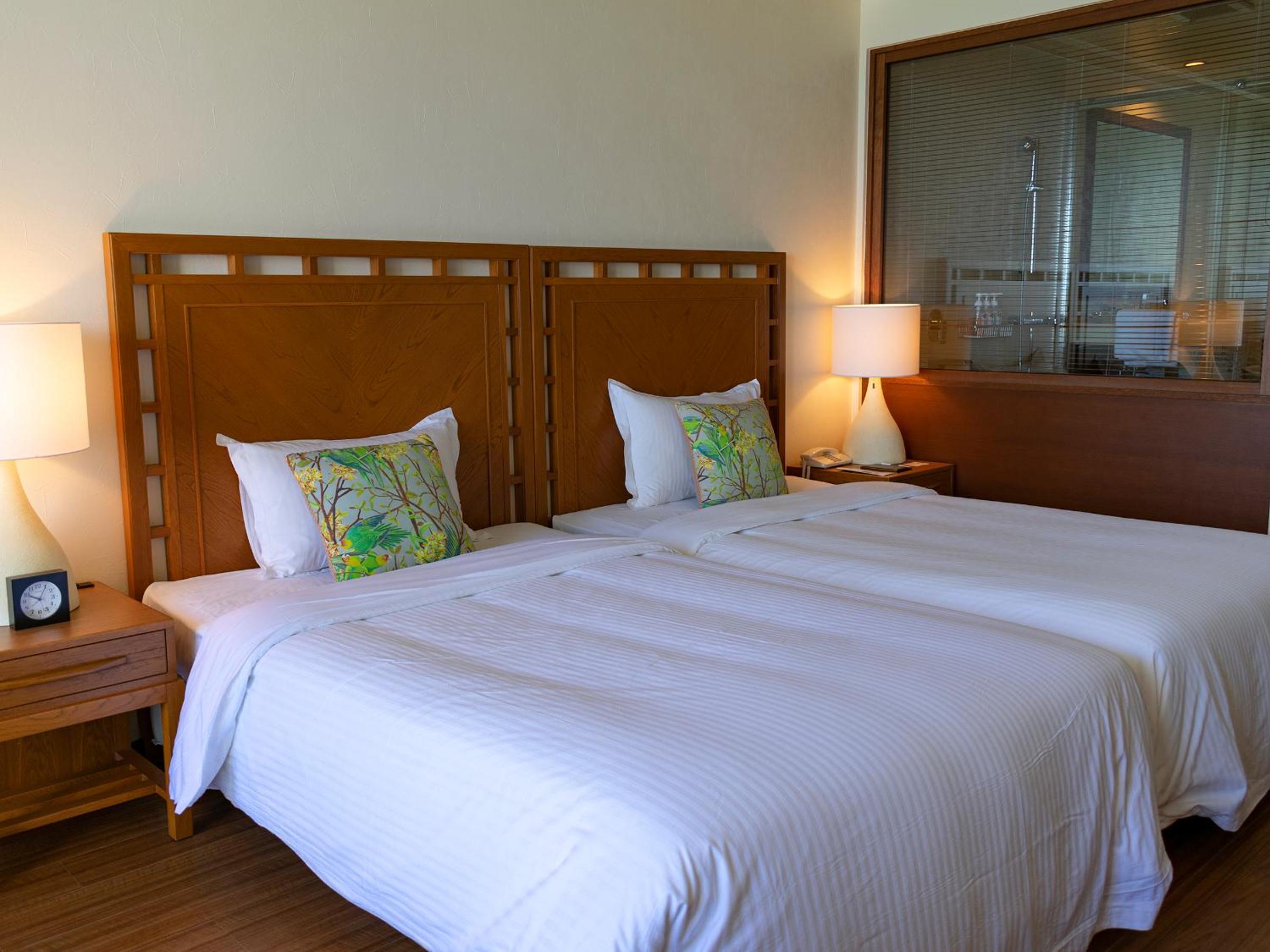 Club Superior Twin Room with Ocean View and Lounge Access - Non-Smoking