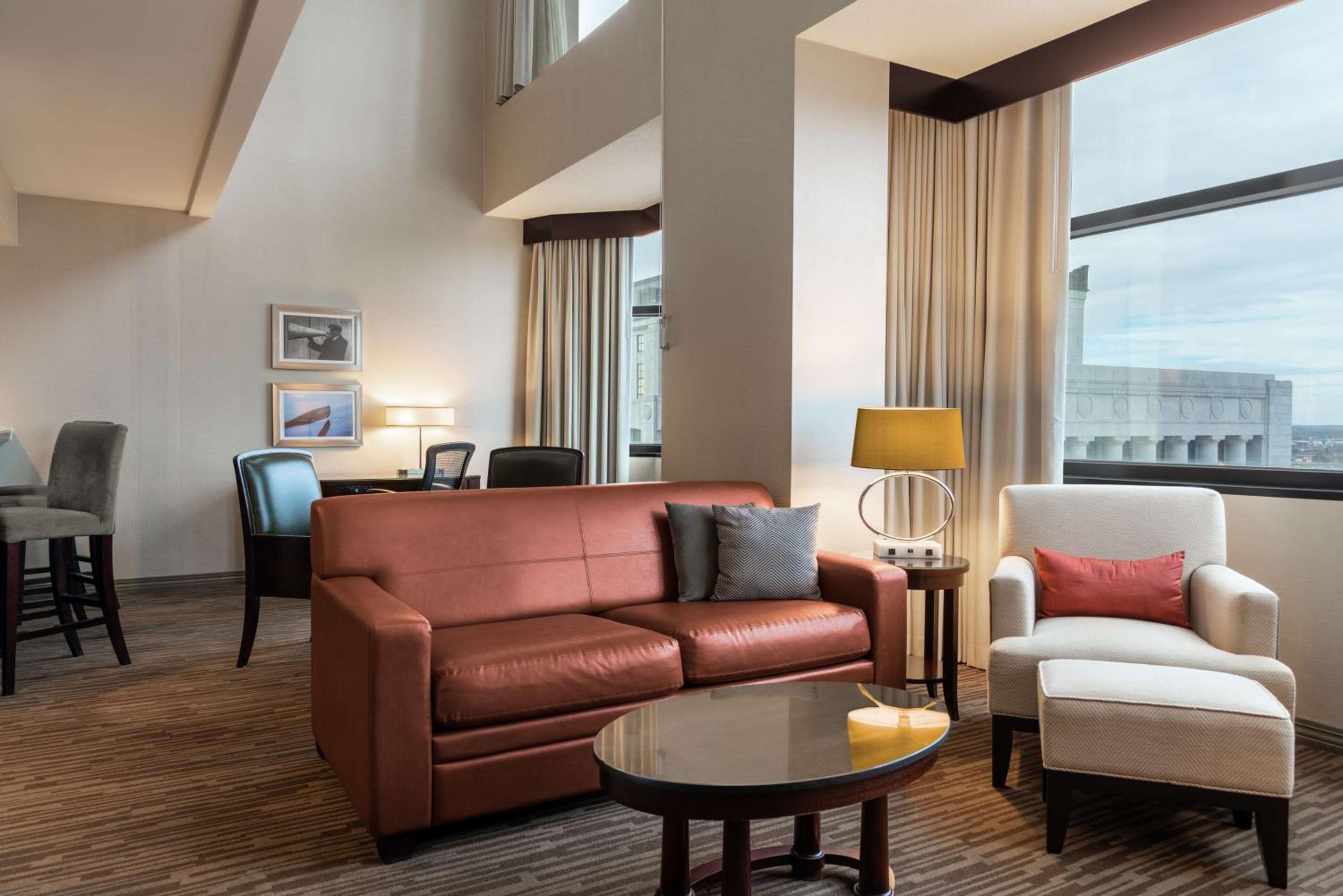 King Suite With River View - Bi-Level