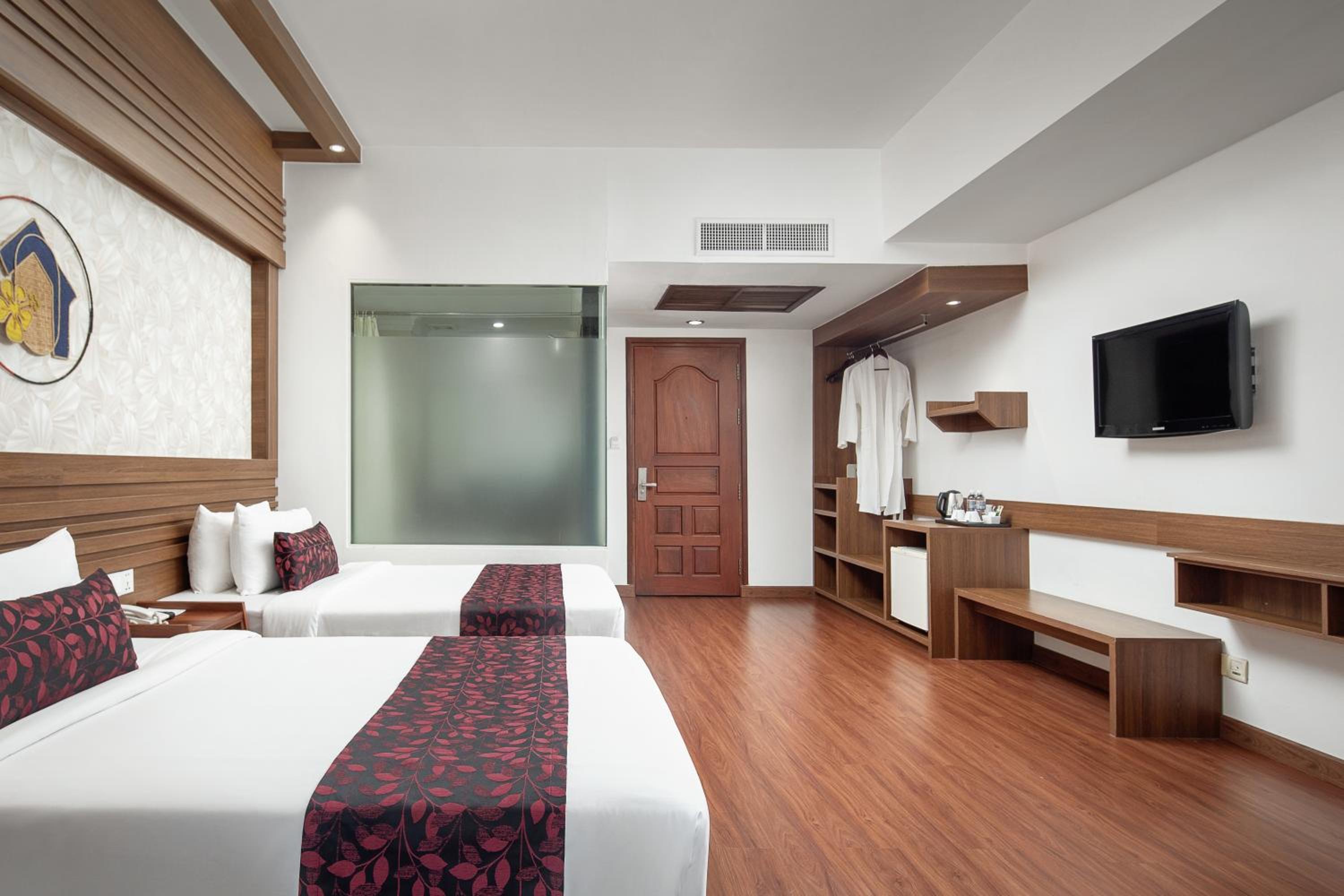 Deluxe Twin with Balcony