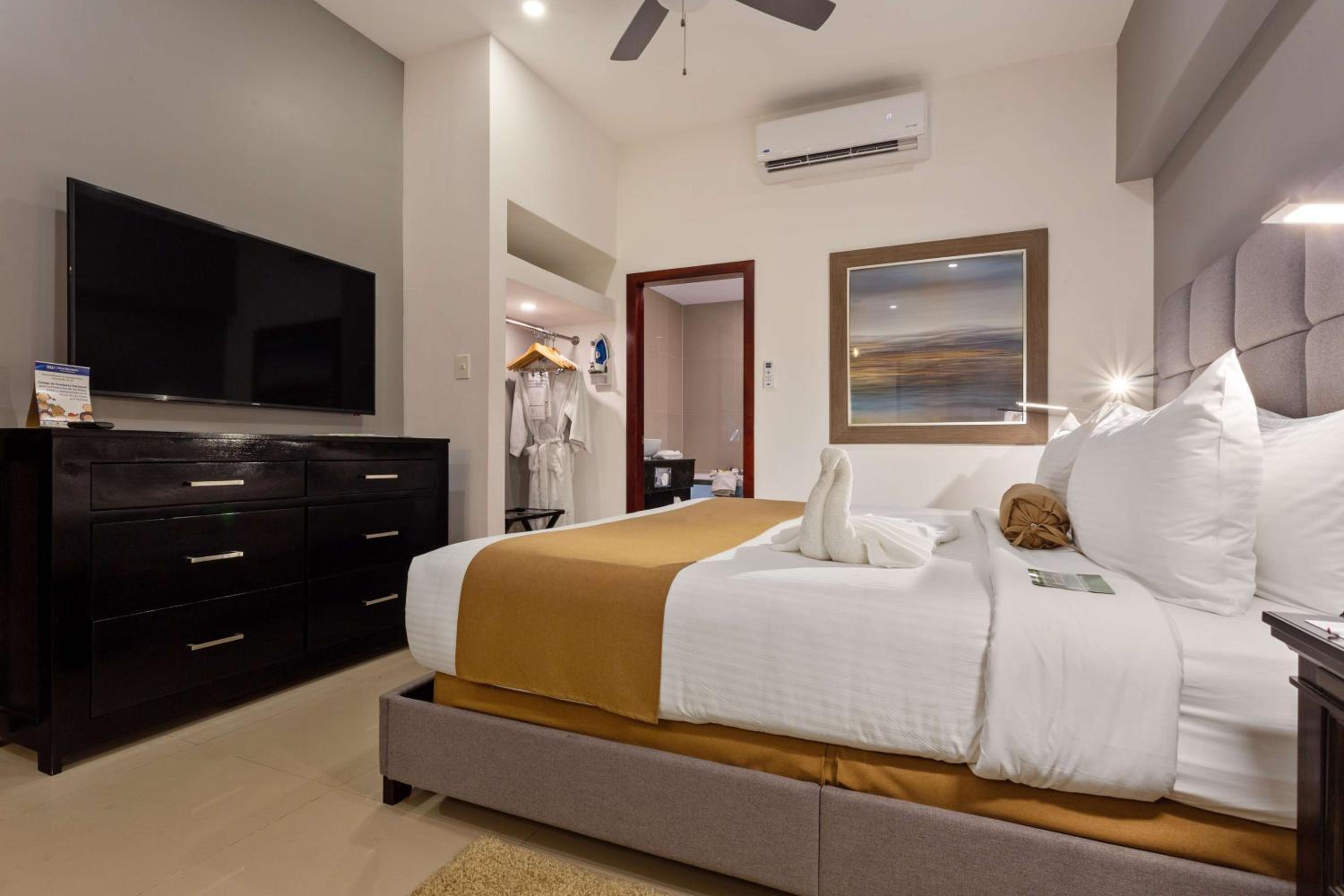 Junior King Suite with Living Room - Non-Smoking