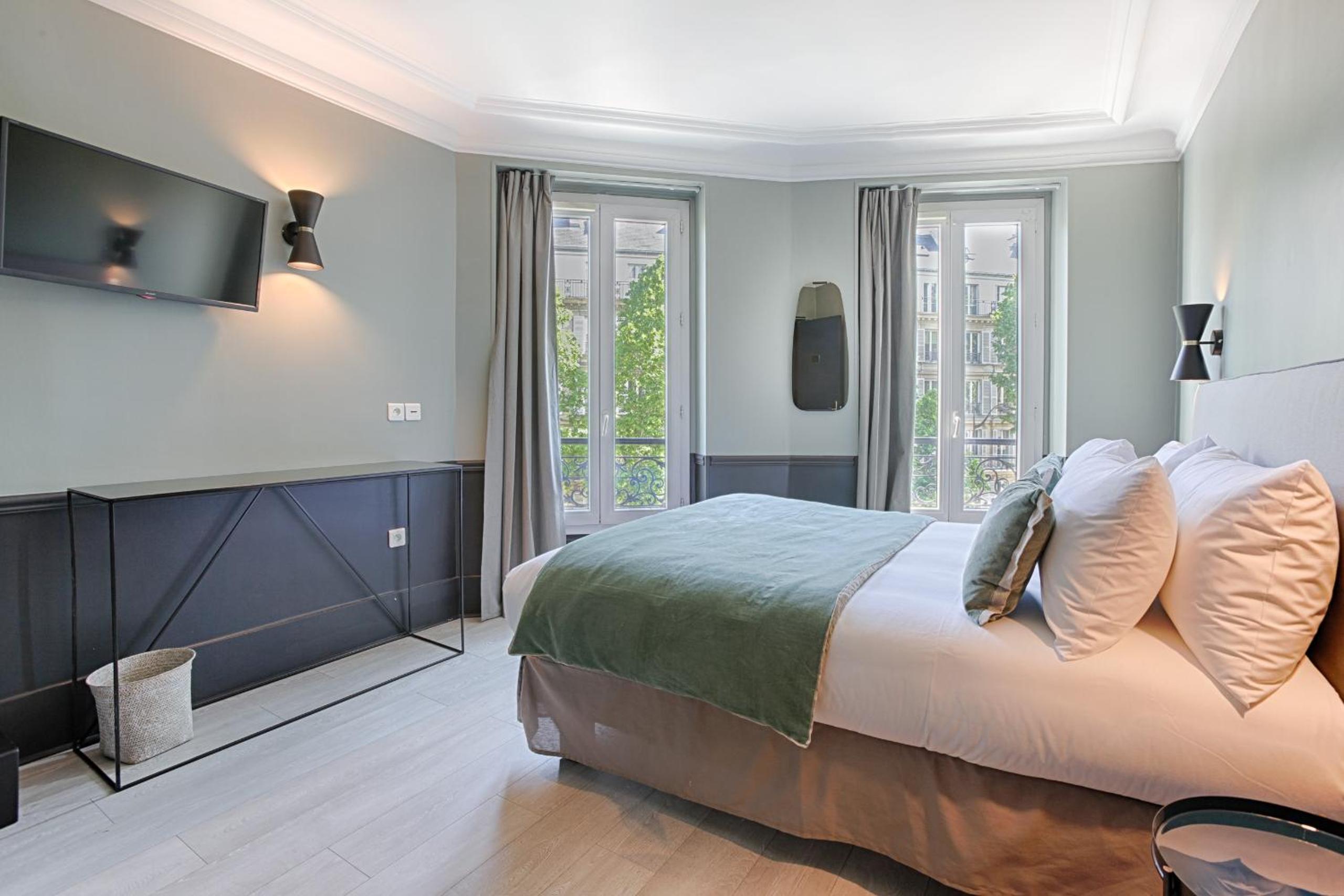 Double Room with Street View