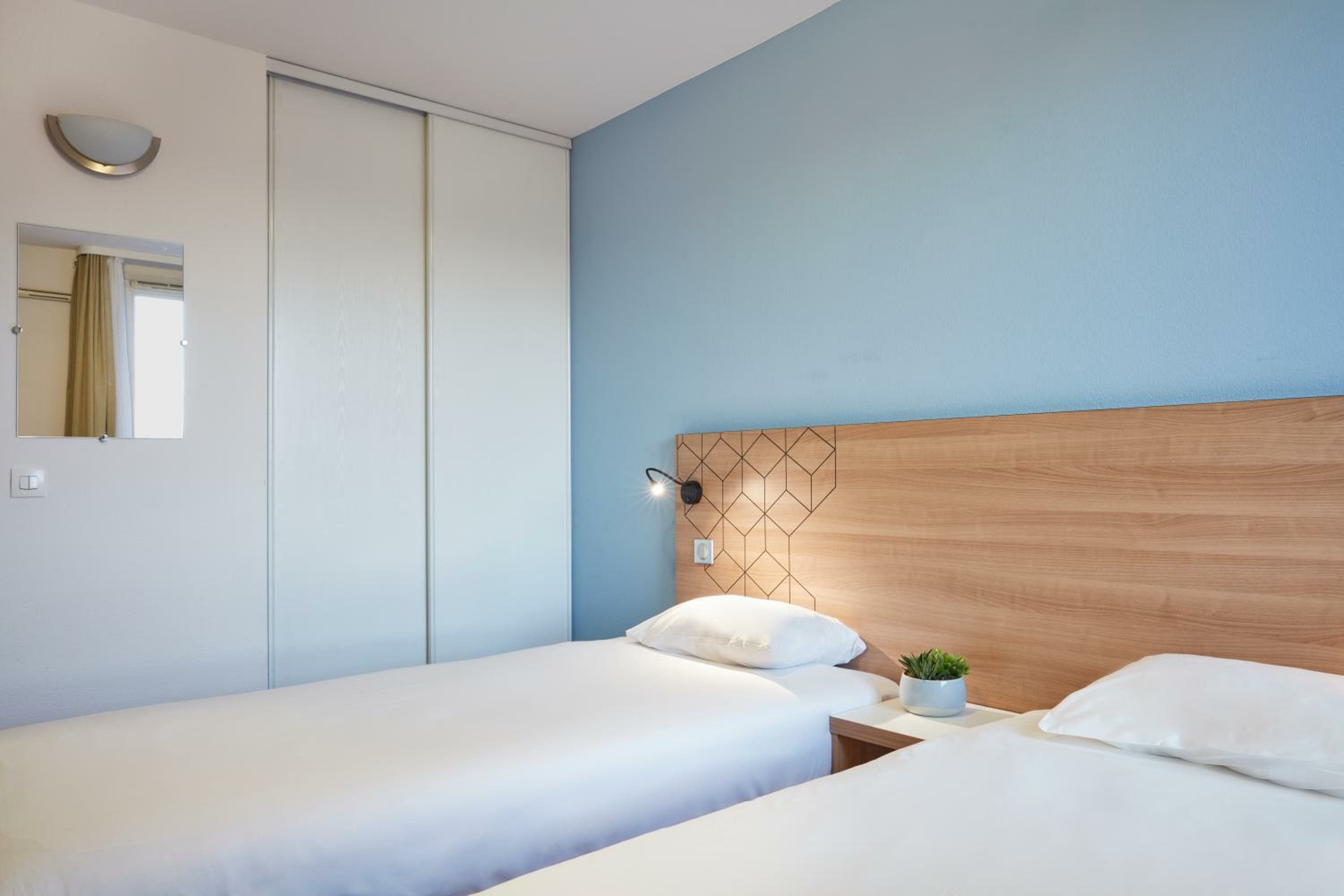 Studio with Two Twin Beds